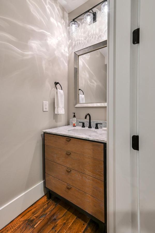 Phenomenal 2 Bedroom 2 And A Half Bathroom Downtown