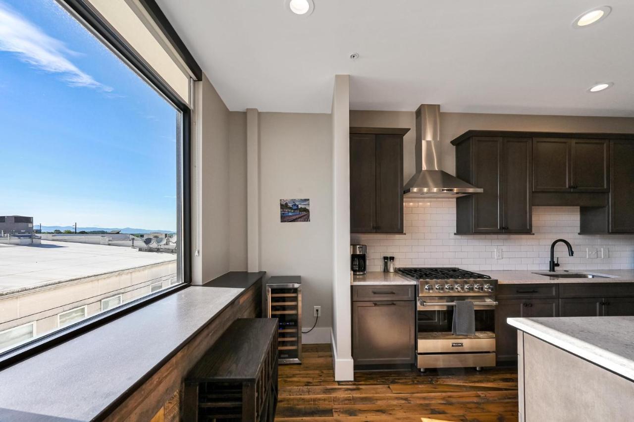 Phenomenal 2 Bedroom 2 And A Half Bathroom Downtown Holiday home Asheville