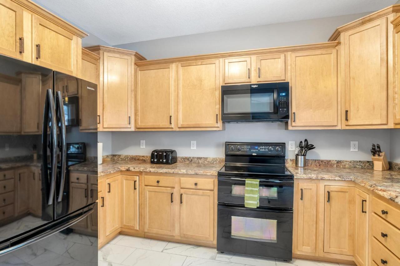 Wonderful With Hot Tub 5 Min To Downtown *