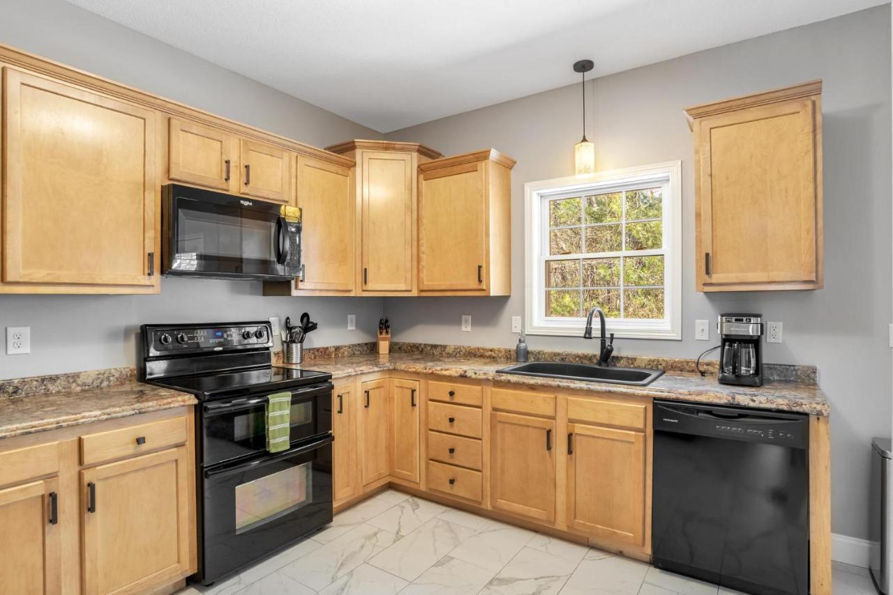Wonderful With Hot Tub 5 Min To Downtown Holiday home