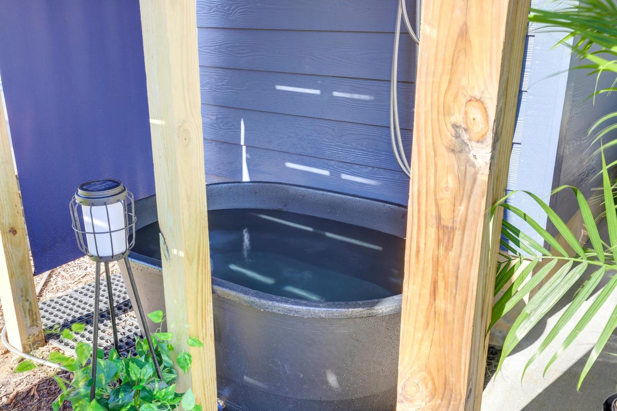 Holiday home Chic Spacious Avl Oasis With Hot Tub And Fire Pit