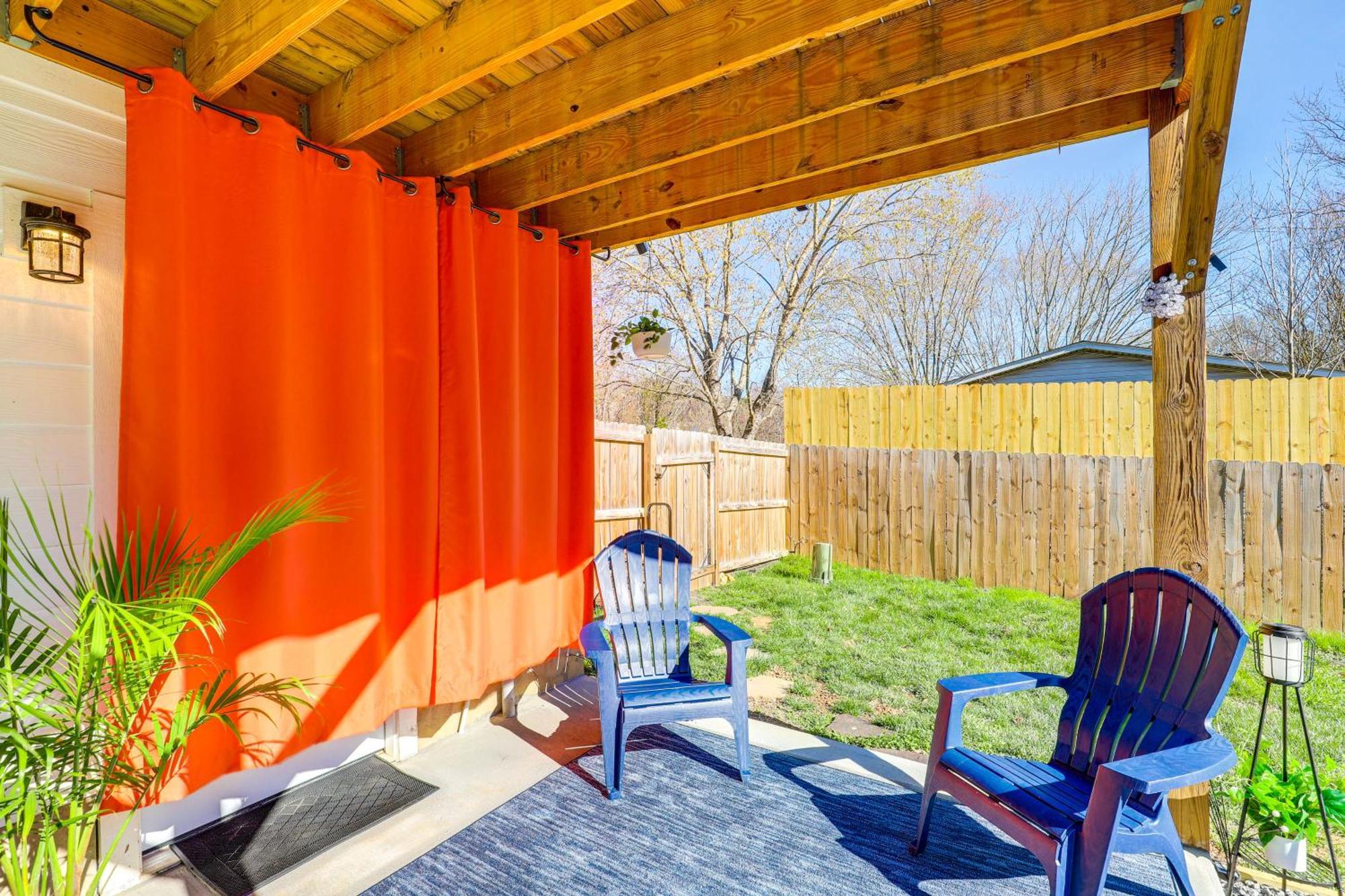 Holiday home Chic Spacious Avl Oasis With Hot Tub And Fire Pit *