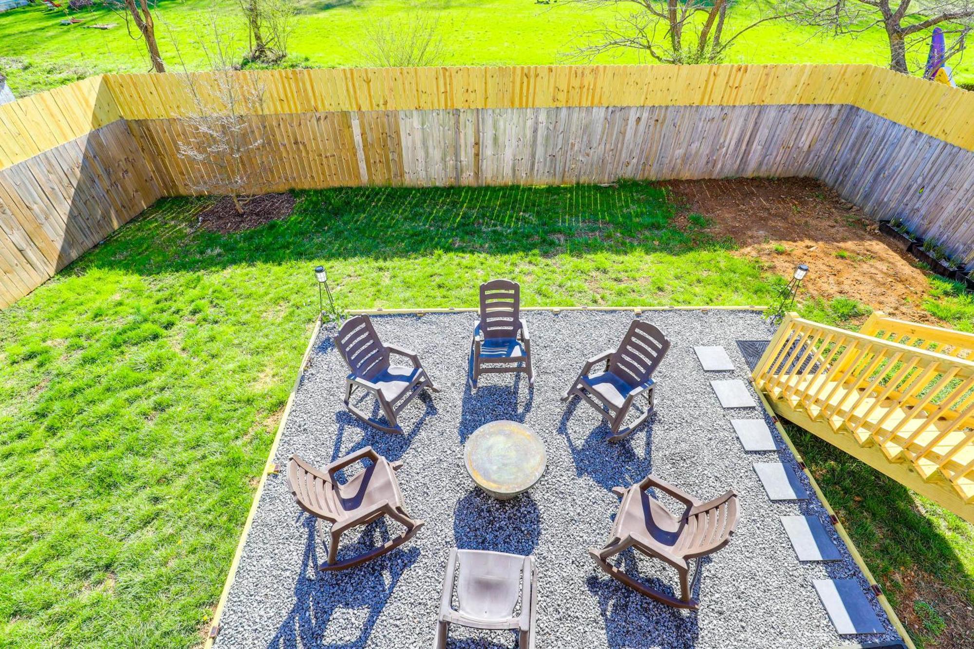 Chic Spacious Avl Oasis With Hot Tub And Fire Pit Holiday home Asheville
