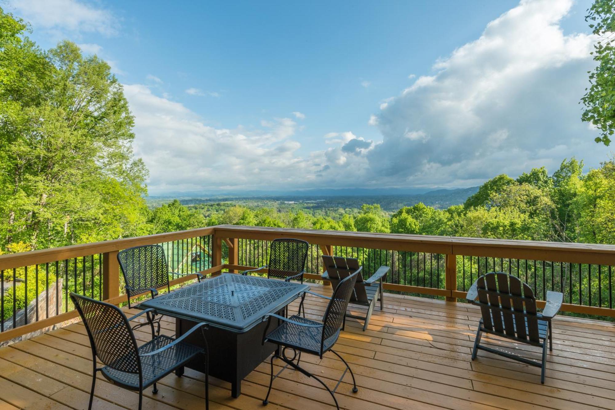 Holiday home Hudson's Peak On Leisure Mountain Asheville