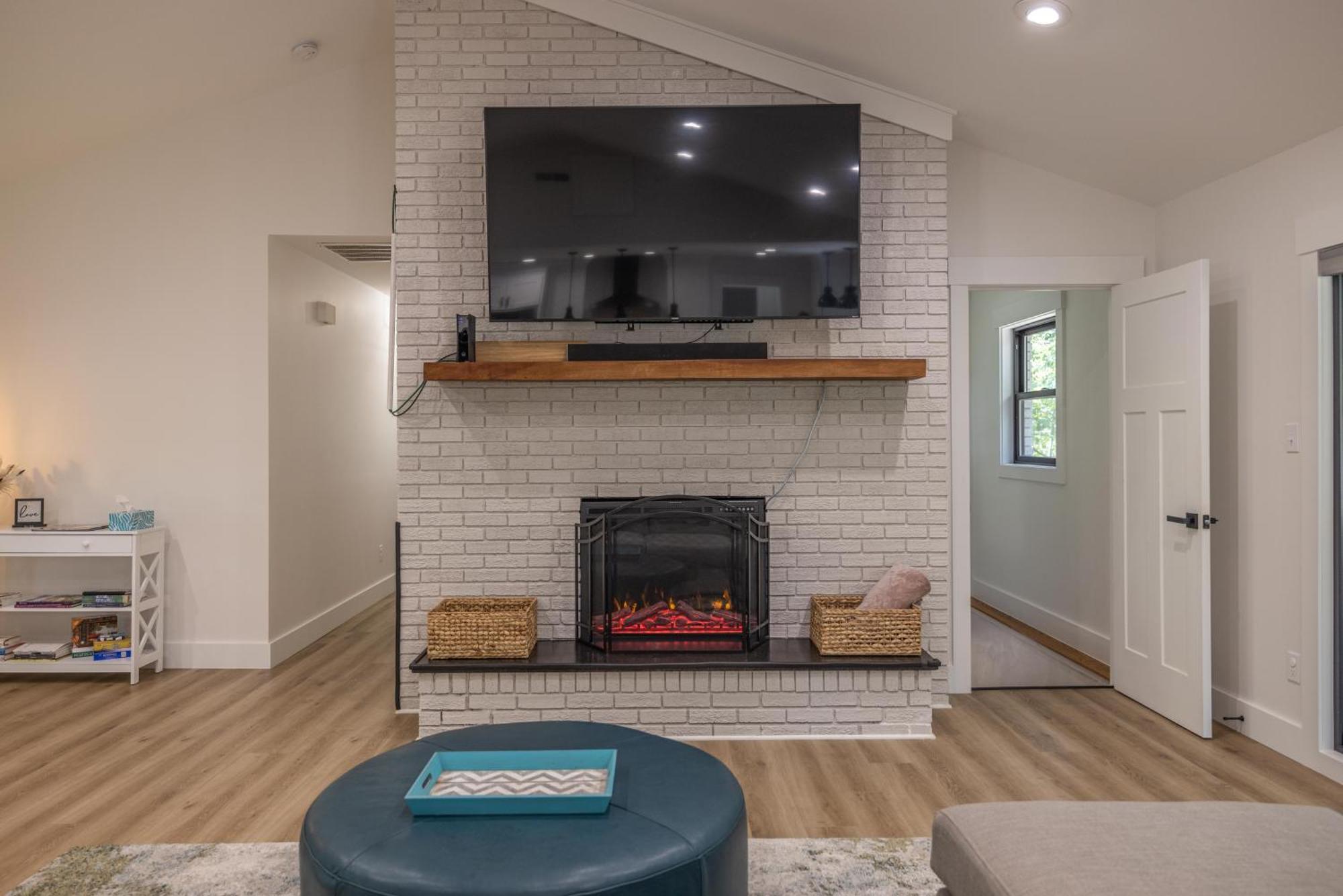 Mid-century Modern Impeccable Remodel With Hot Tub Asheville