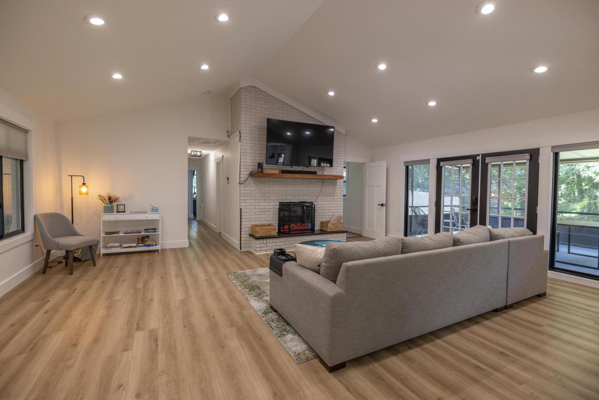 Mid-century Modern Impeccable Remodel With Hot Tub Holiday home