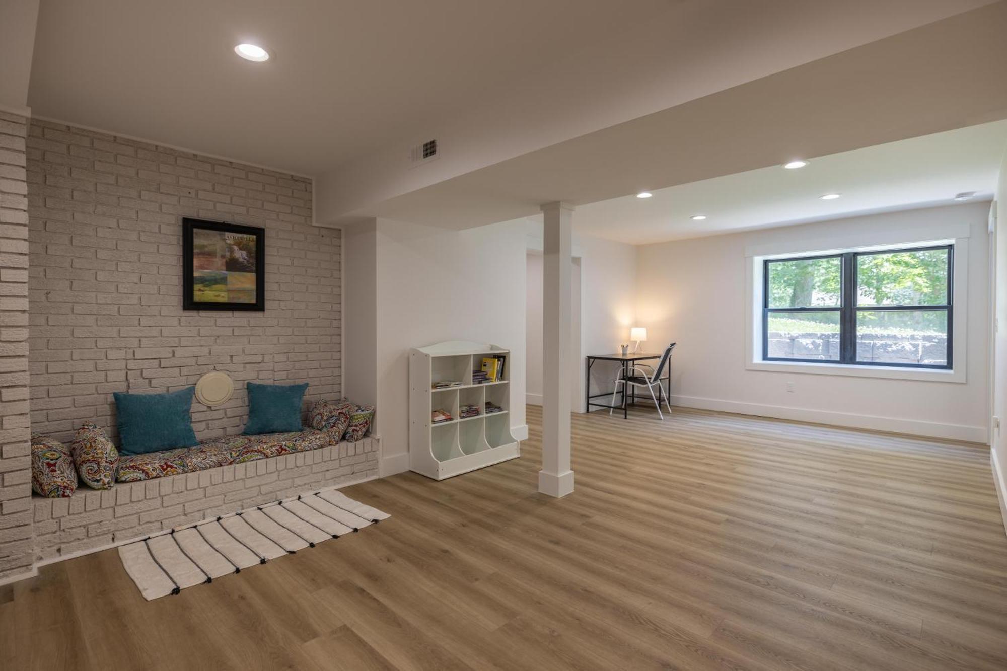 Mid-century Modern Impeccable Remodel With Hot Tub Asheville