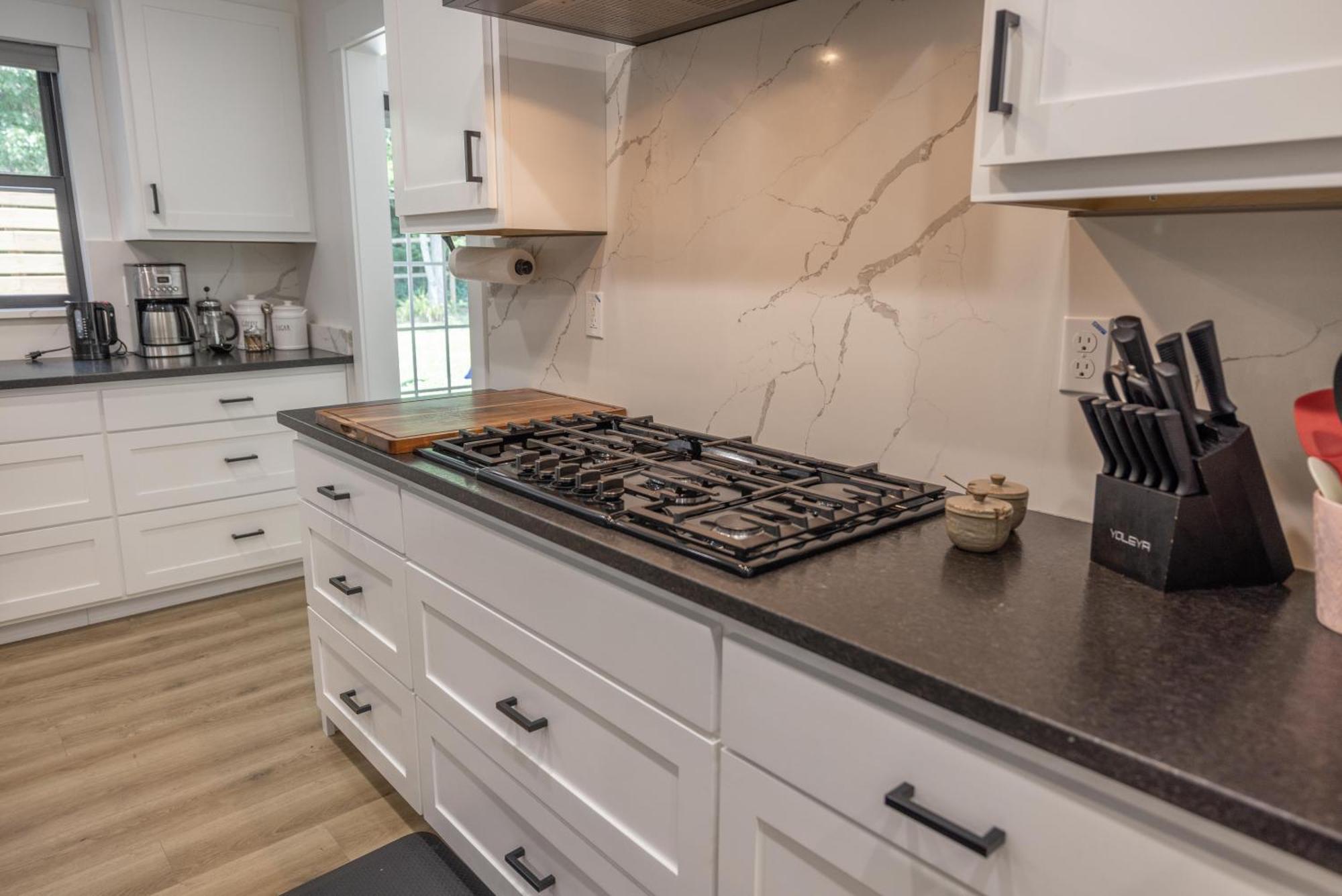 Mid-century Modern Impeccable Remodel With Hot Tub * Asheville