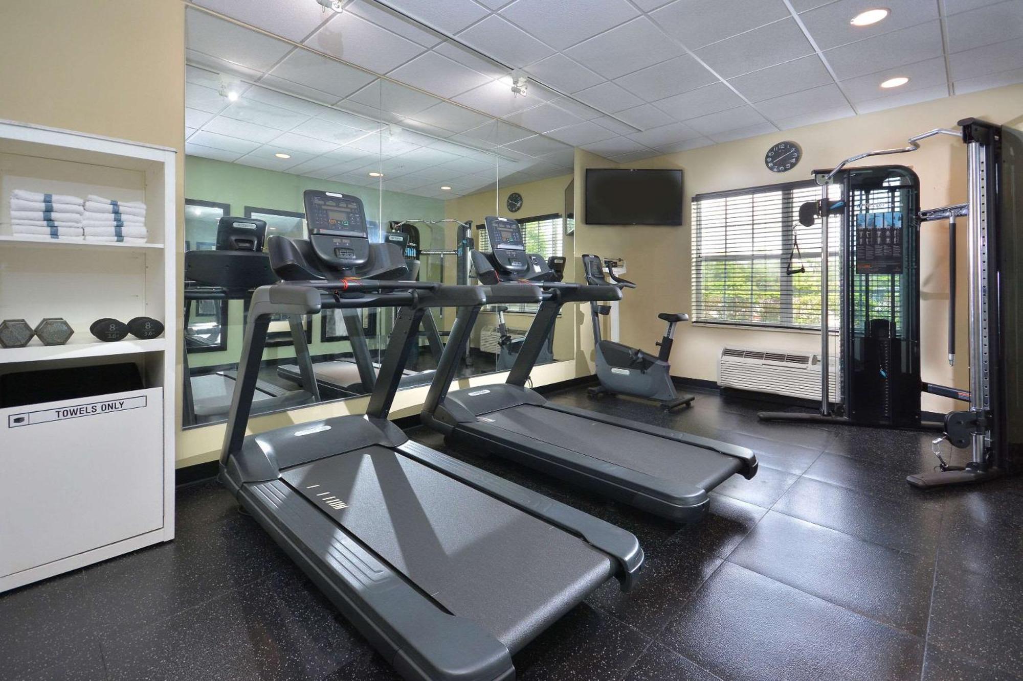Country & By Radisson, West Near Biltmore 3*