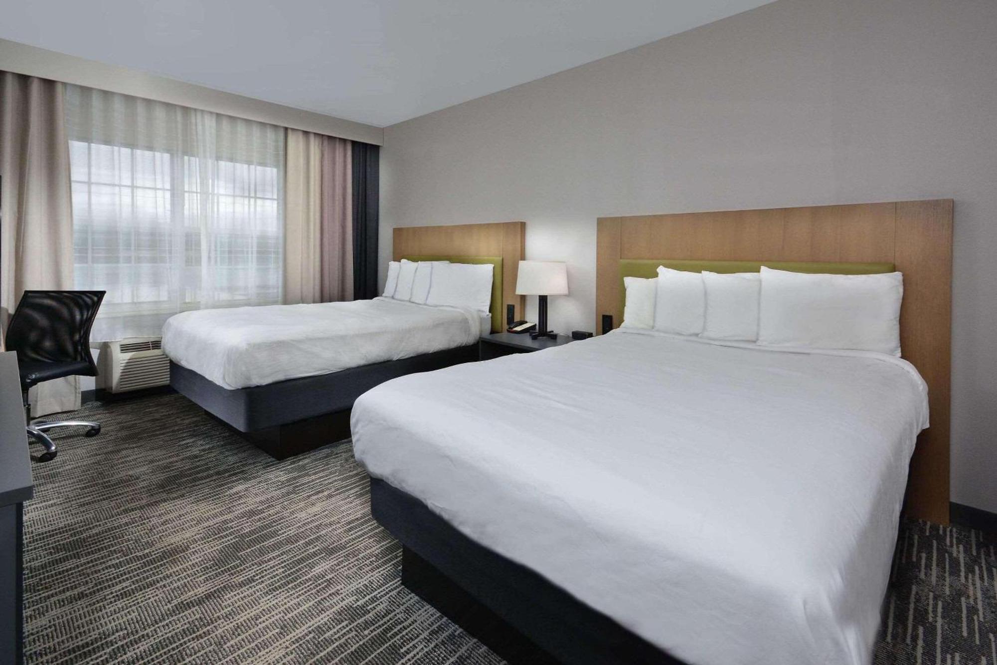 Hotel Country & By Radisson, West Near Biltmore