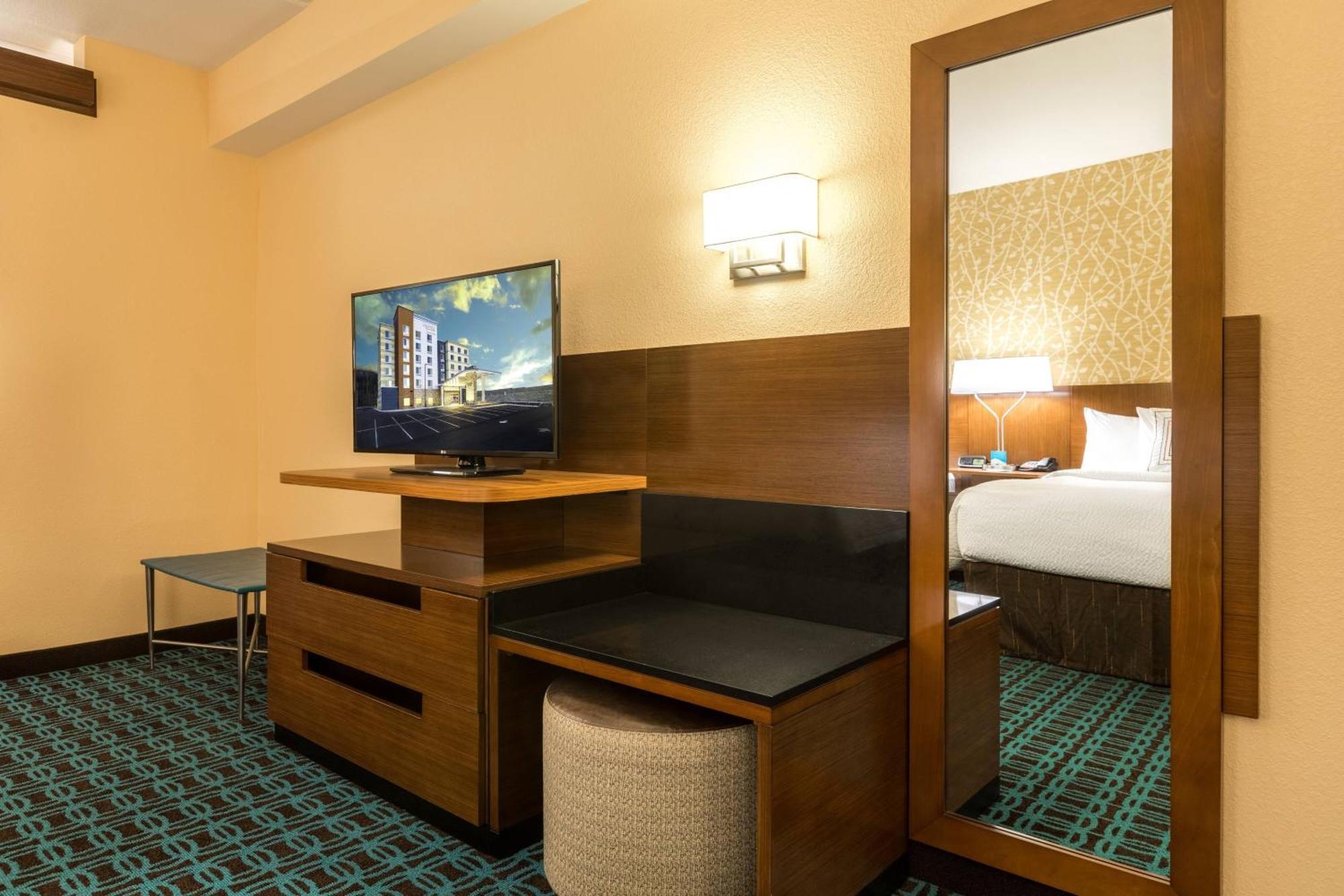 Hotel Fairfield & By Marriott Tunnel Road