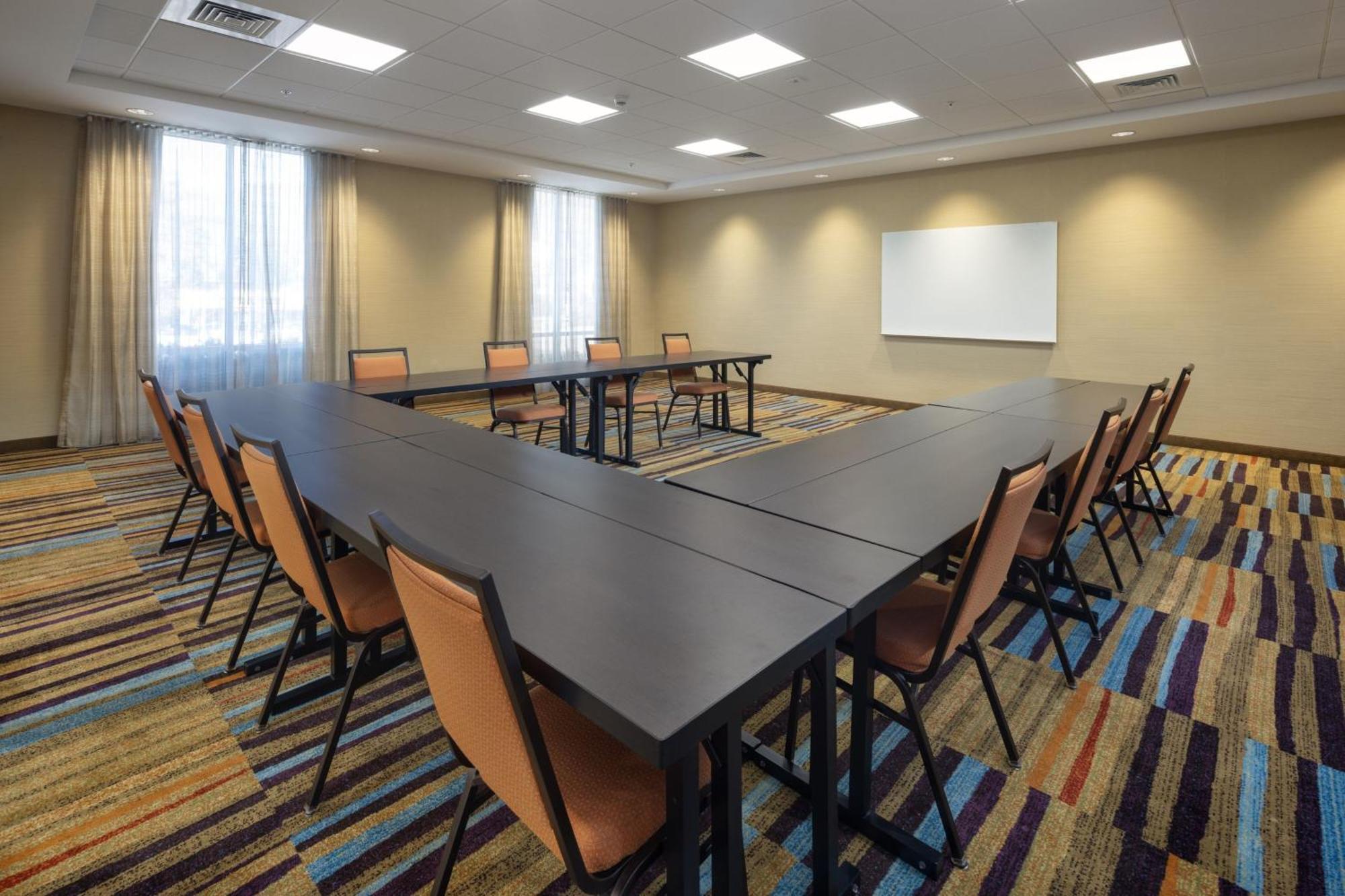 Fairfield & By Marriott Tunnel Road Hotel 3*