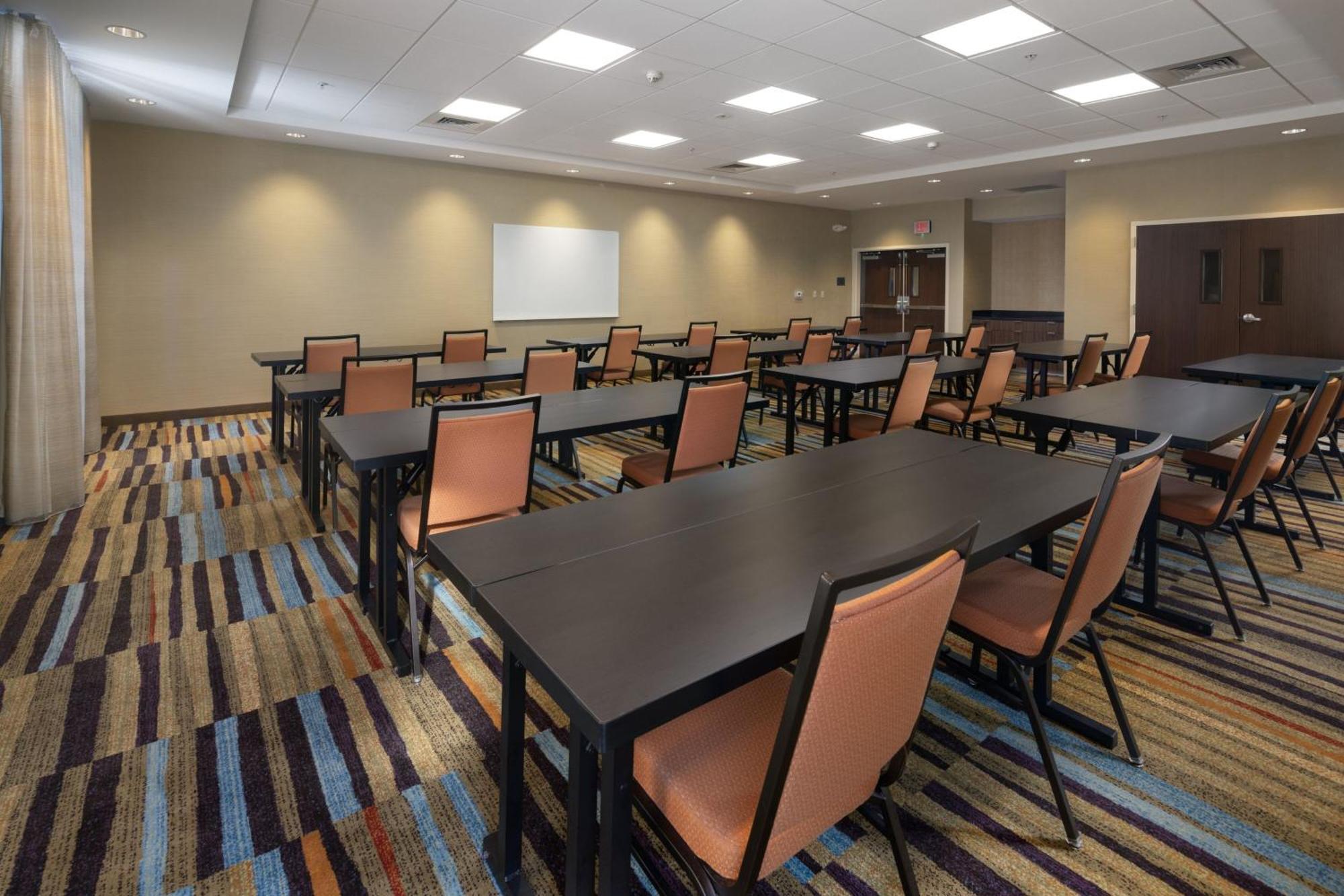 Hotel Fairfield & By Marriott Tunnel Road 3*
