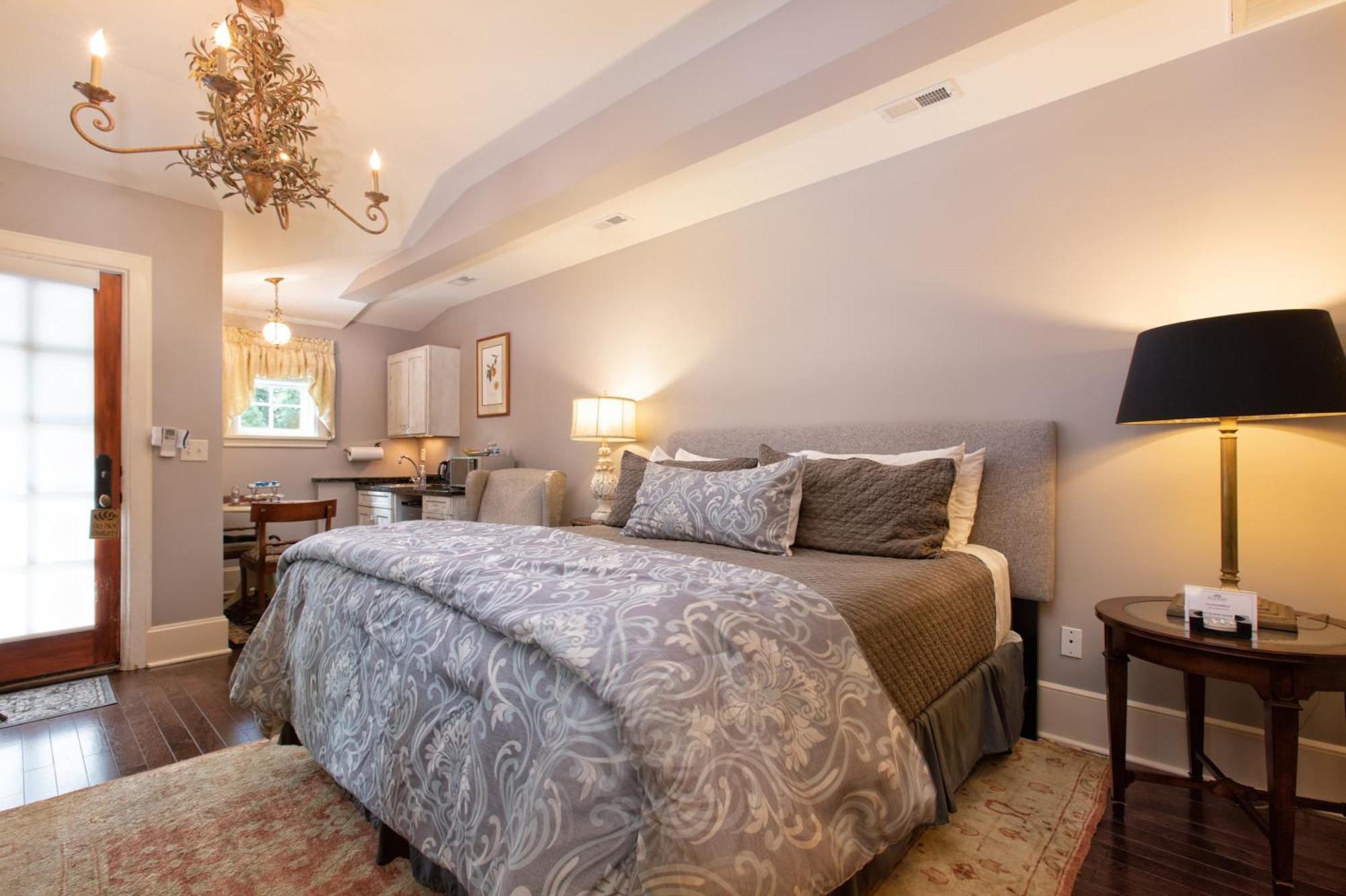 Black Walnut B&B Inn Bed & Breakfast 4*