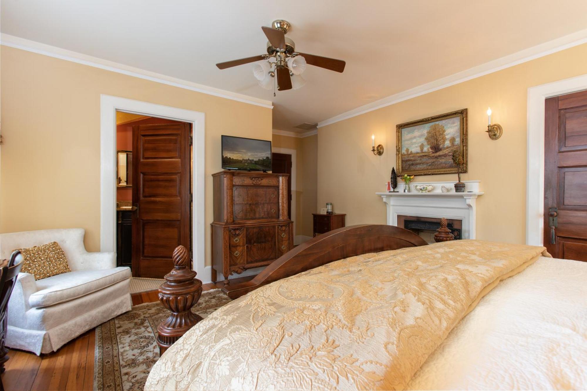 Black Walnut B&B Inn Bed & Breakfast 4*