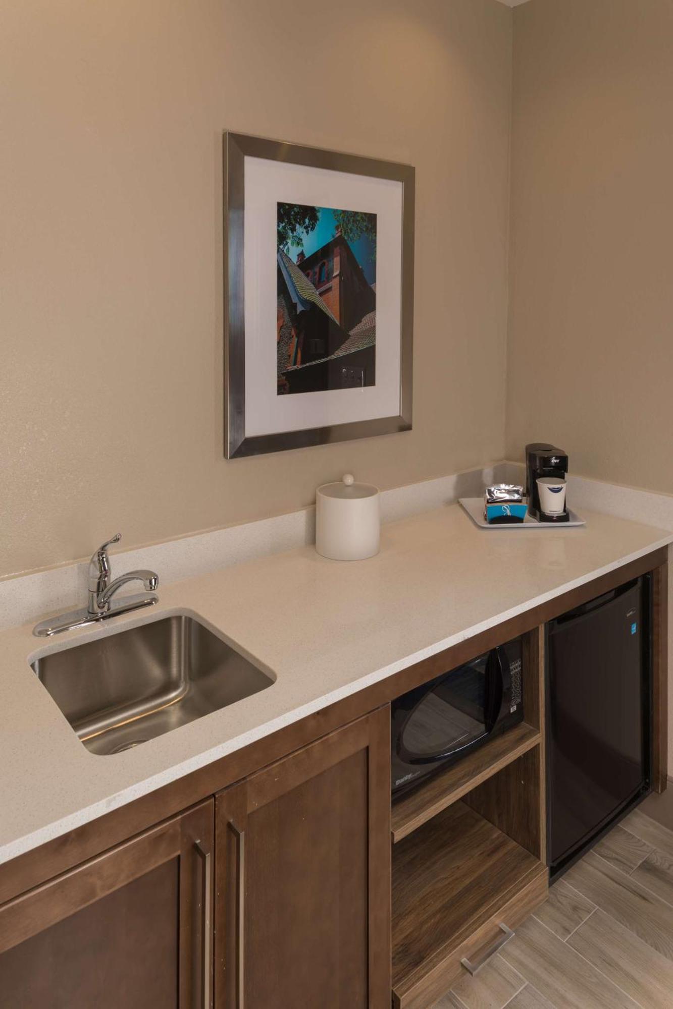 Hampton & Suites-asheville Biltmore Village, Nc 3*