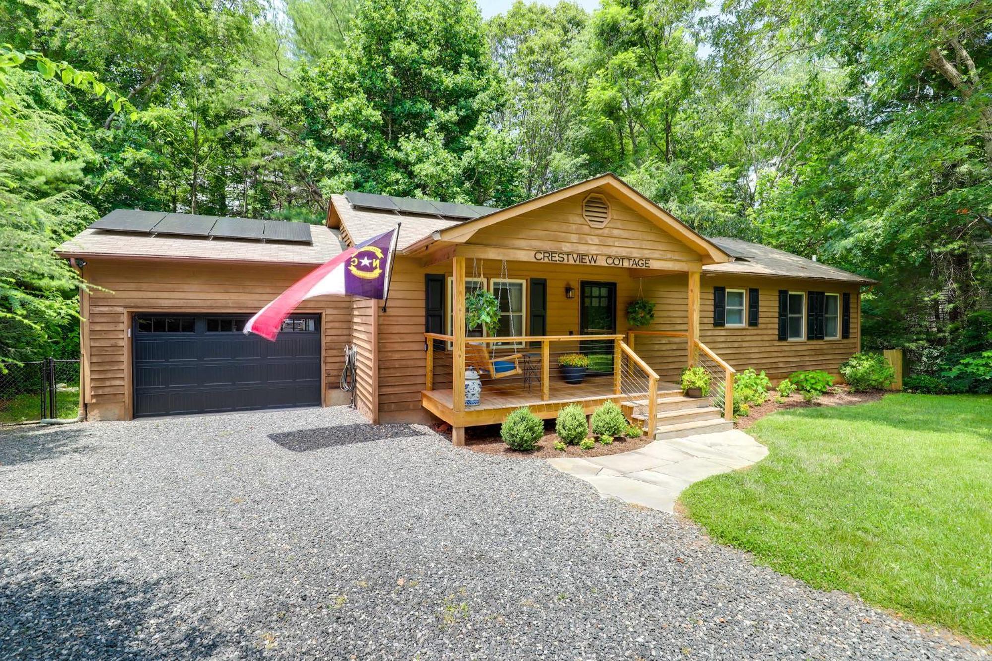 Modern With Hot Tub And Deck In Asheville!