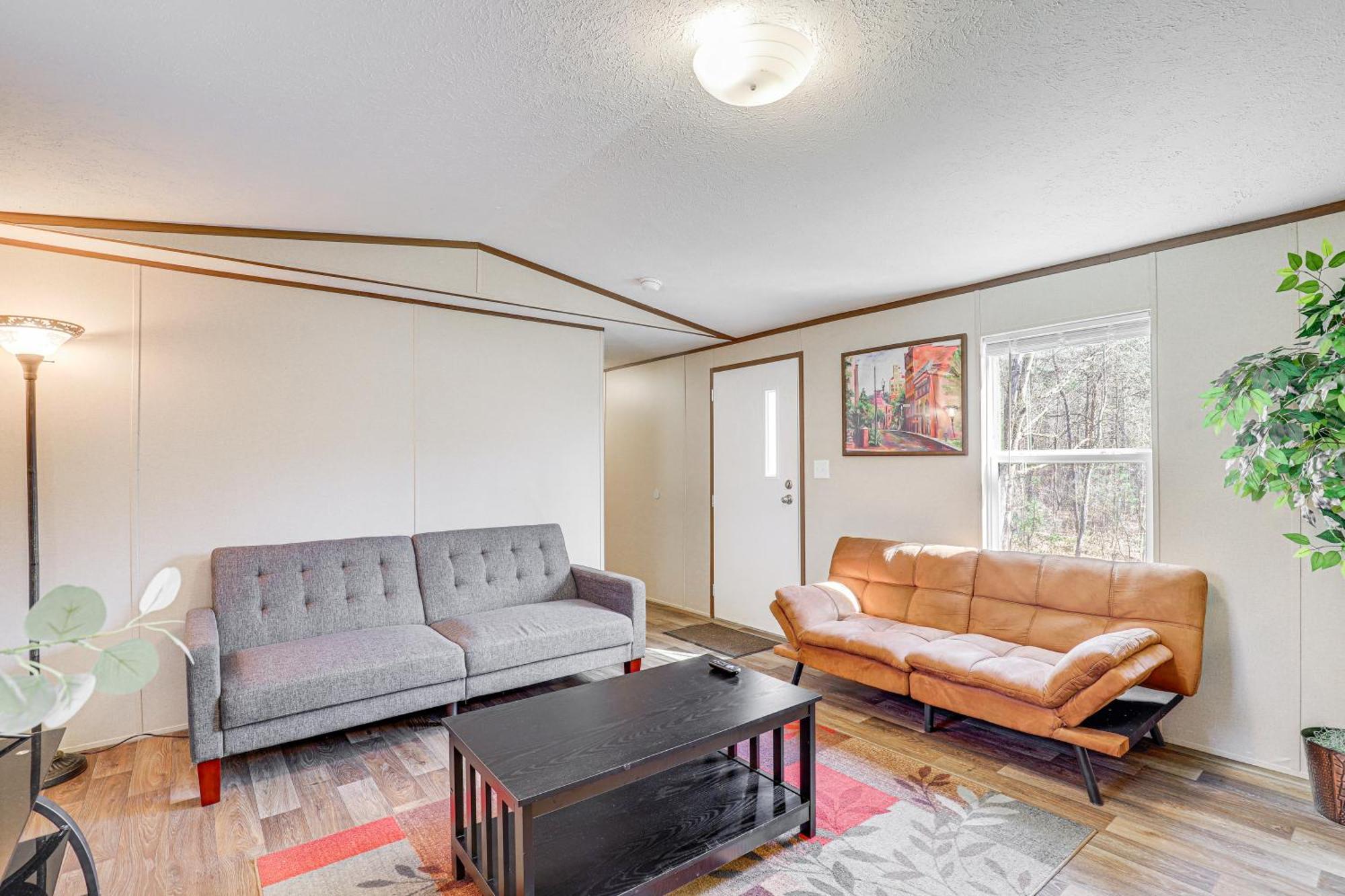 Pet-friendly About 5 Mi To Blue Ridge Parkway!