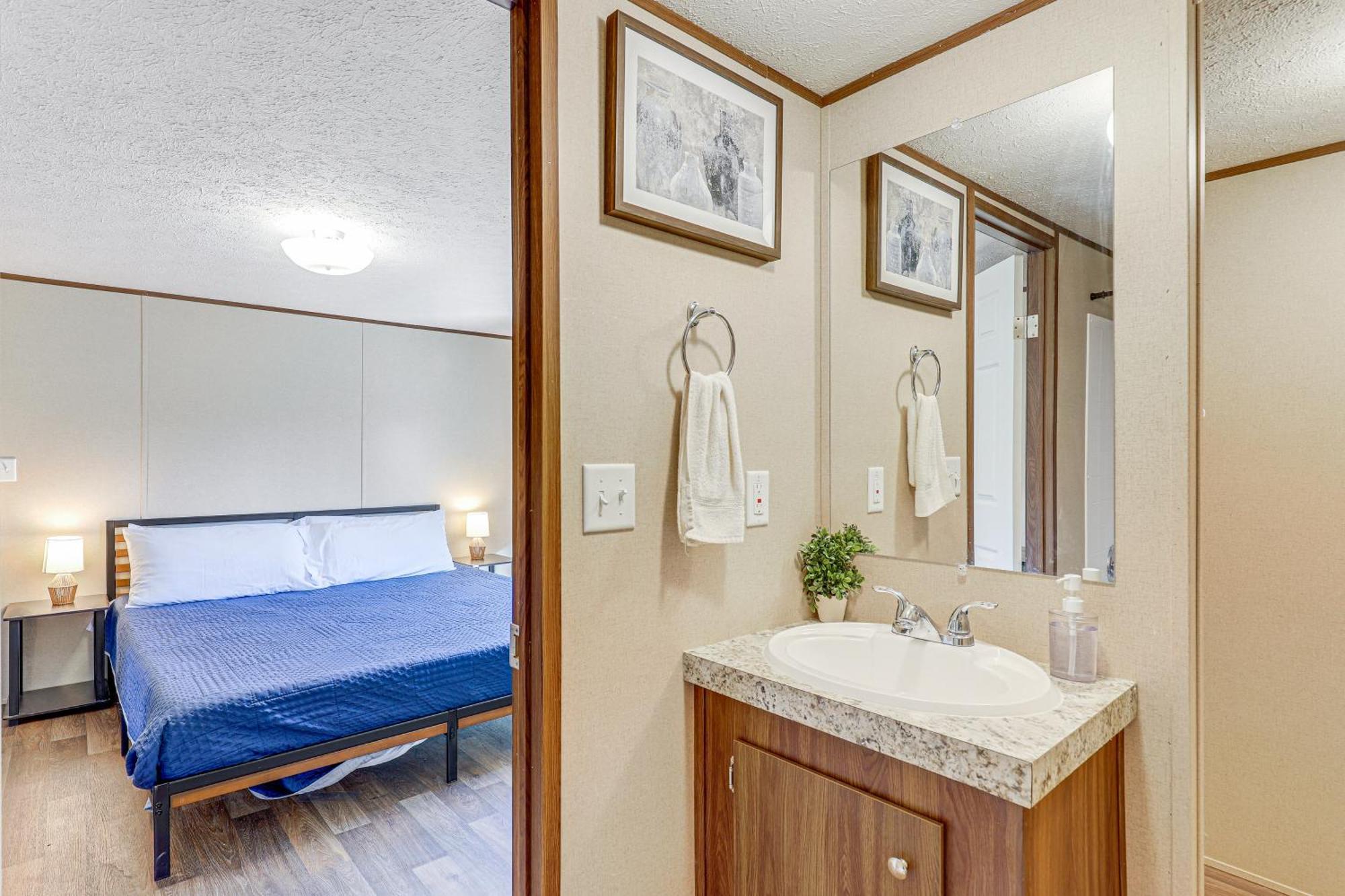 Holiday home Pet-friendly About 5 Mi To Blue Ridge Parkway! Asheville