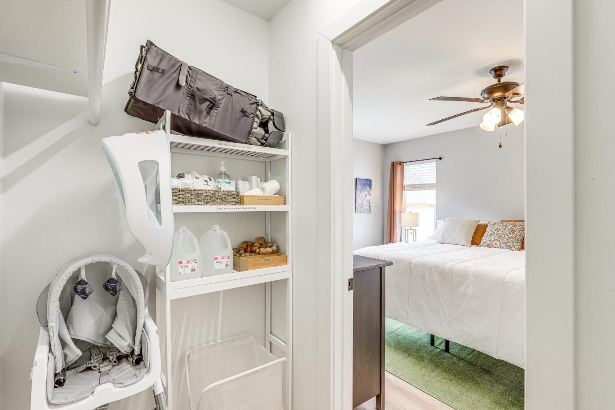 Holiday home Chic Spacious Avl Oasis With Hot Tub And Fire Pit