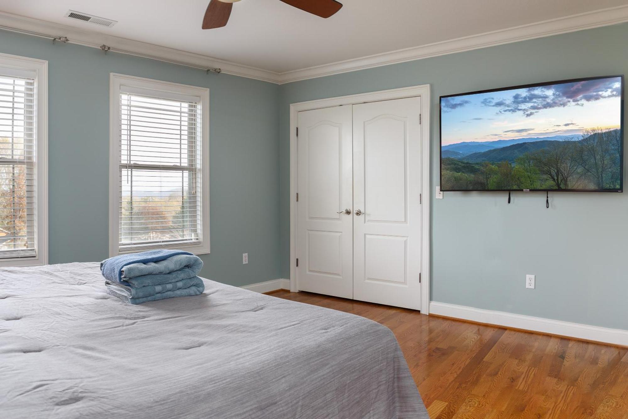 Premium Wifi! Luxurious In With Private Hot Tub! * Asheville