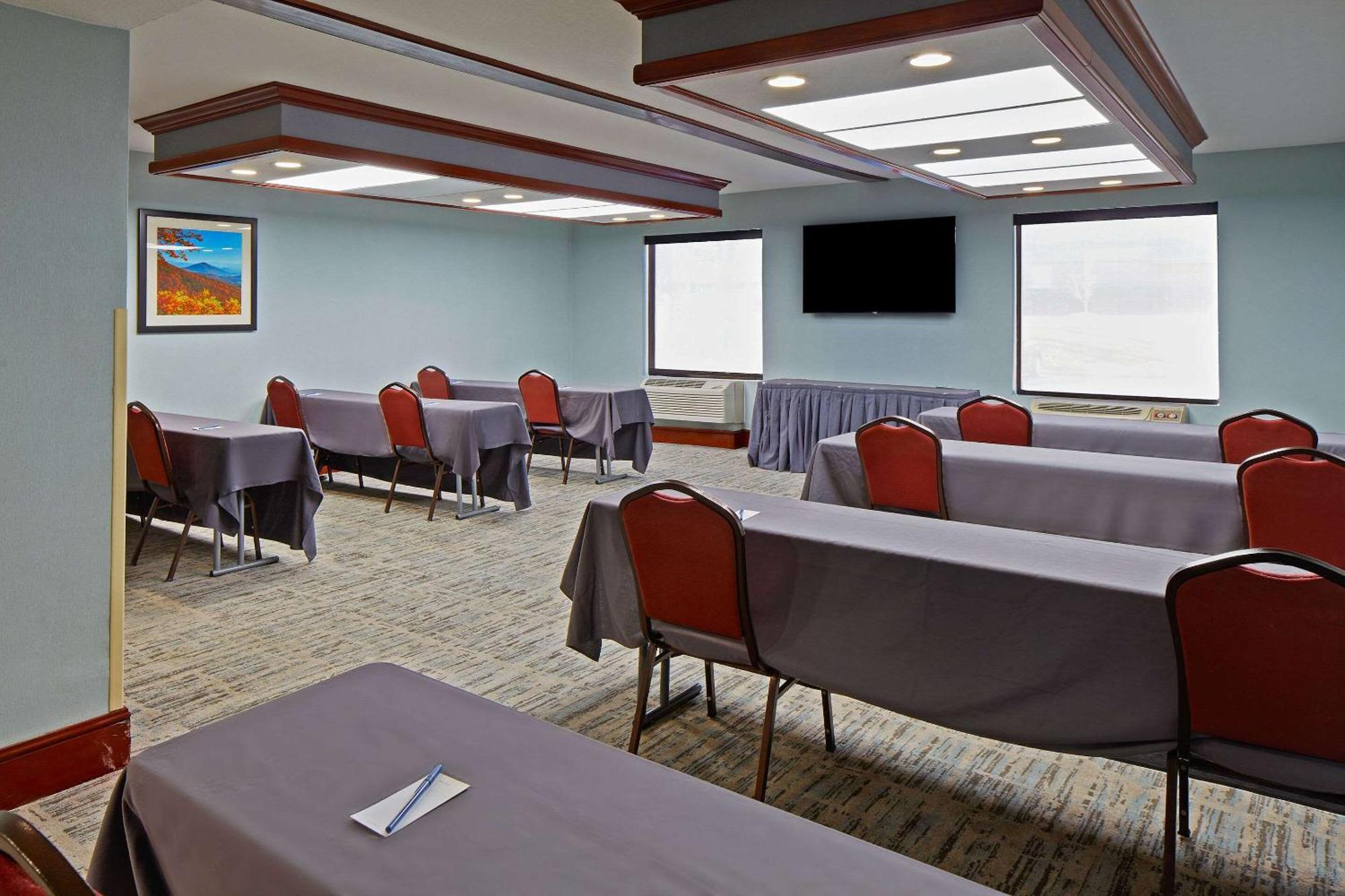 Comfort Outlet Center Hotel