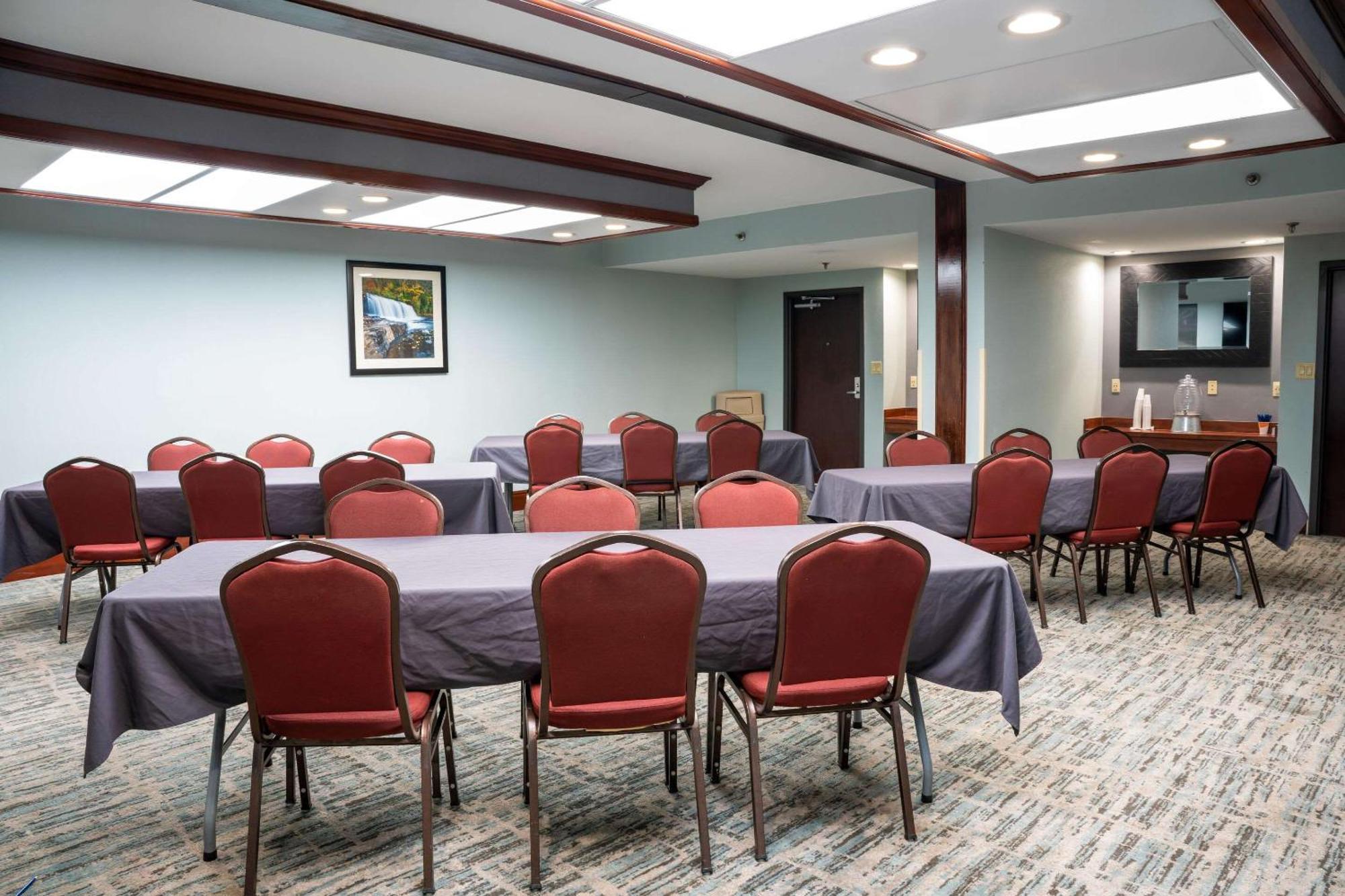 Comfort Outlet Center Hotel 3*