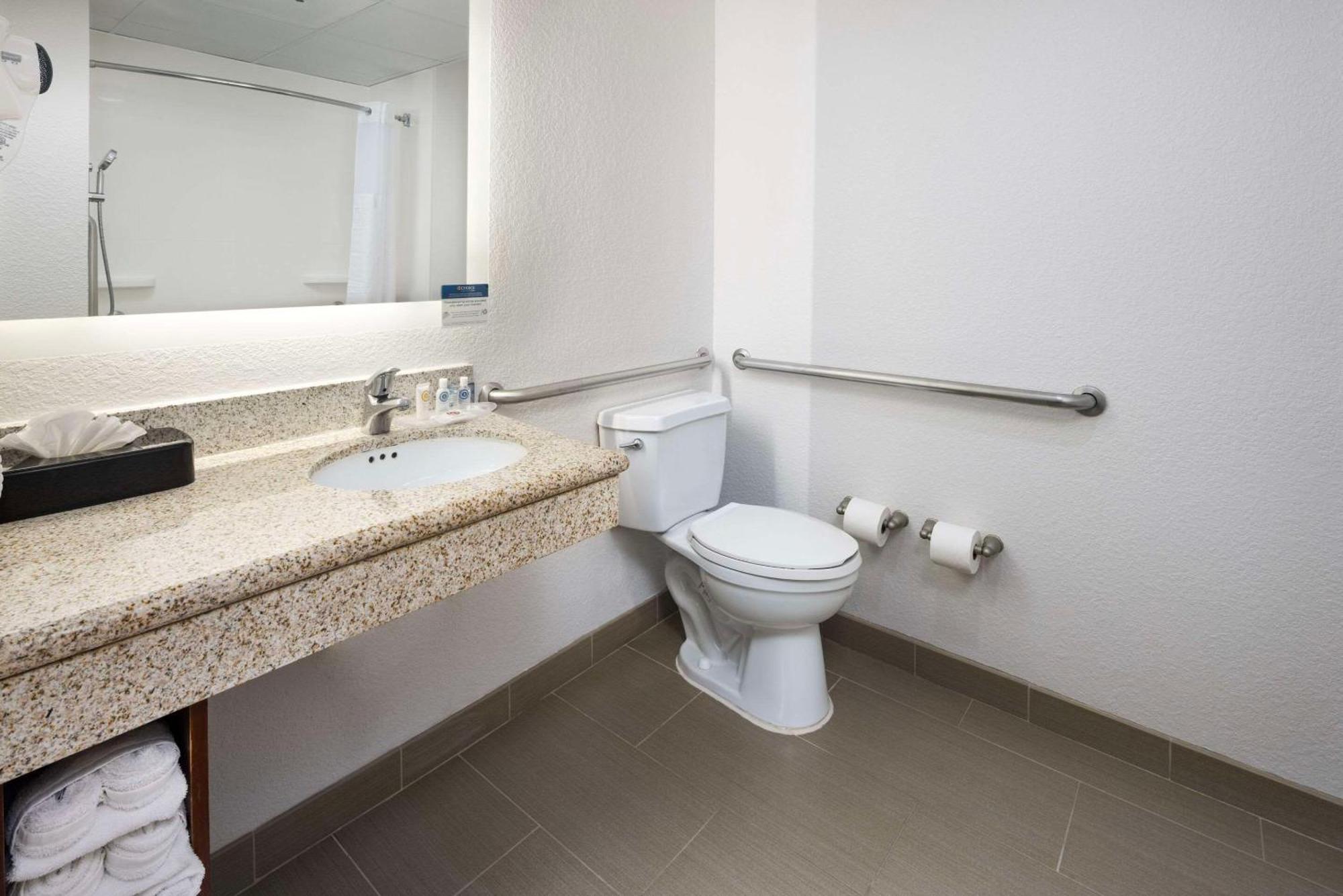 Hotel Comfort Outlet Center 3*