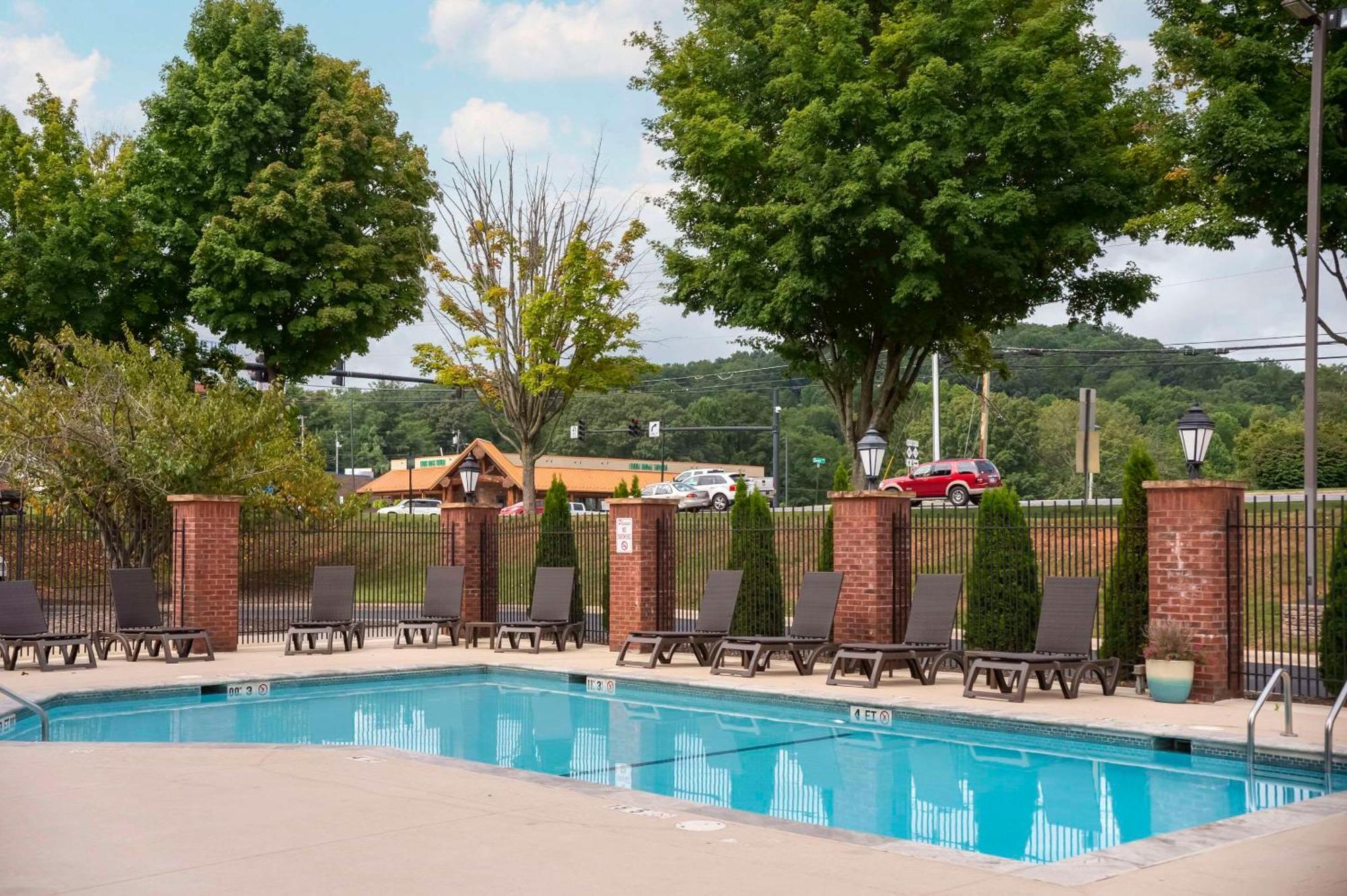 Comfort Outlet Center Hotel 3*
