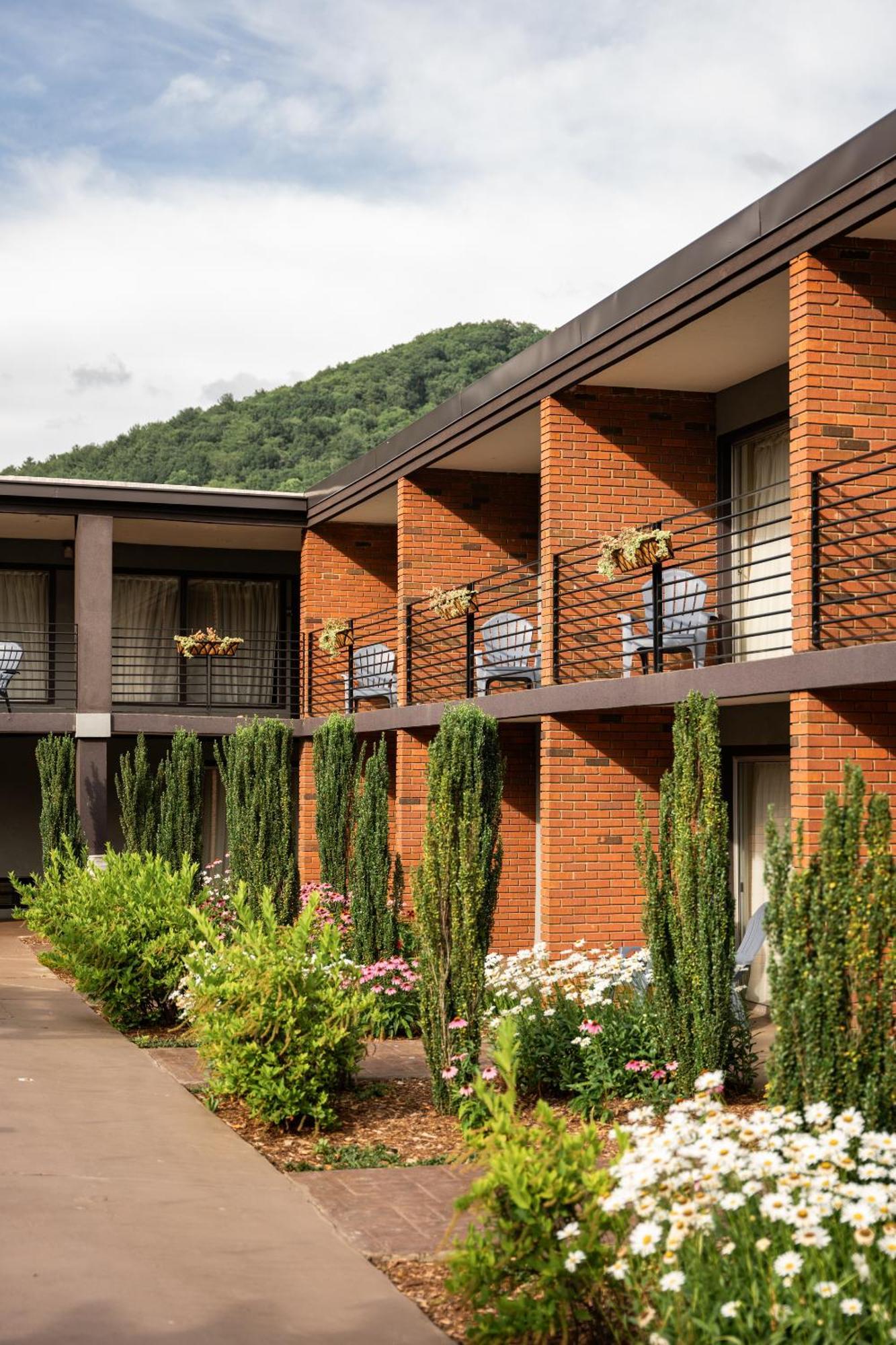 The Beaucatcher, A Boutique Motel 2*