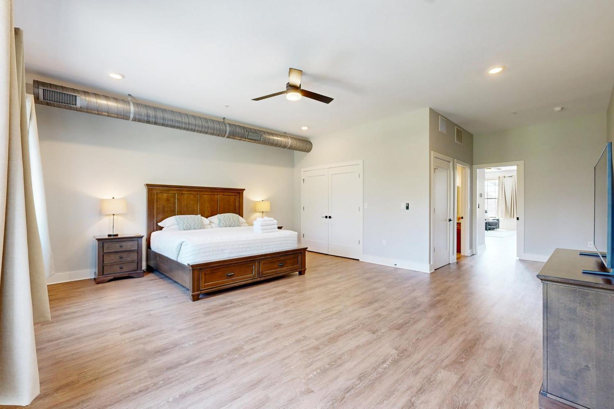 Apartment Haywood Chic Retreat Unit 215