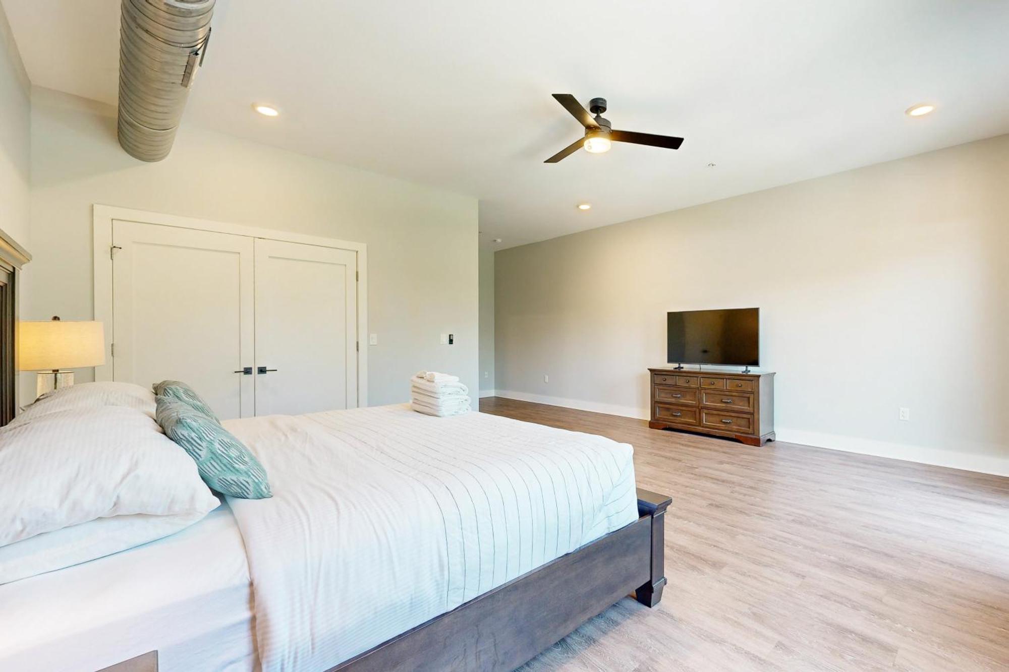 Haywood Chic Retreat Unit 215 Apartment
