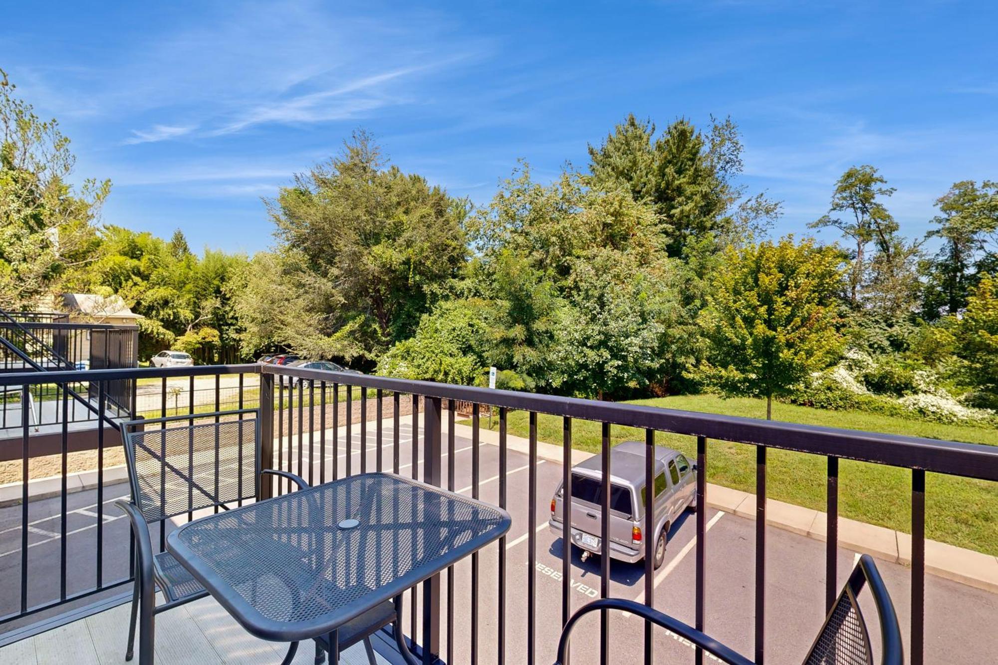 Haywood Chic Retreat Unit 215 *