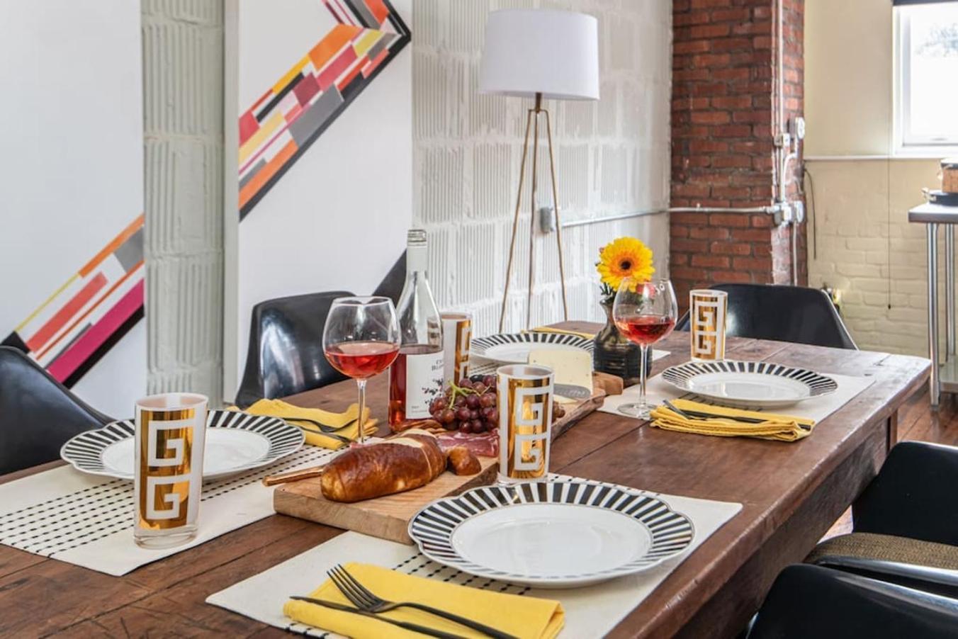 High-design Downtown Loft * Asheville