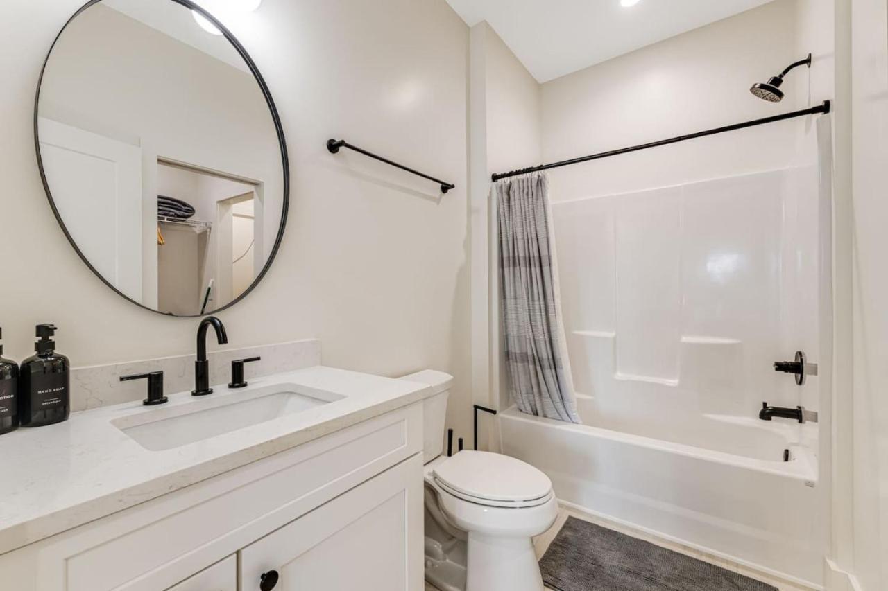New Designer 1 Bed Home, Walk To Biltmore Village *