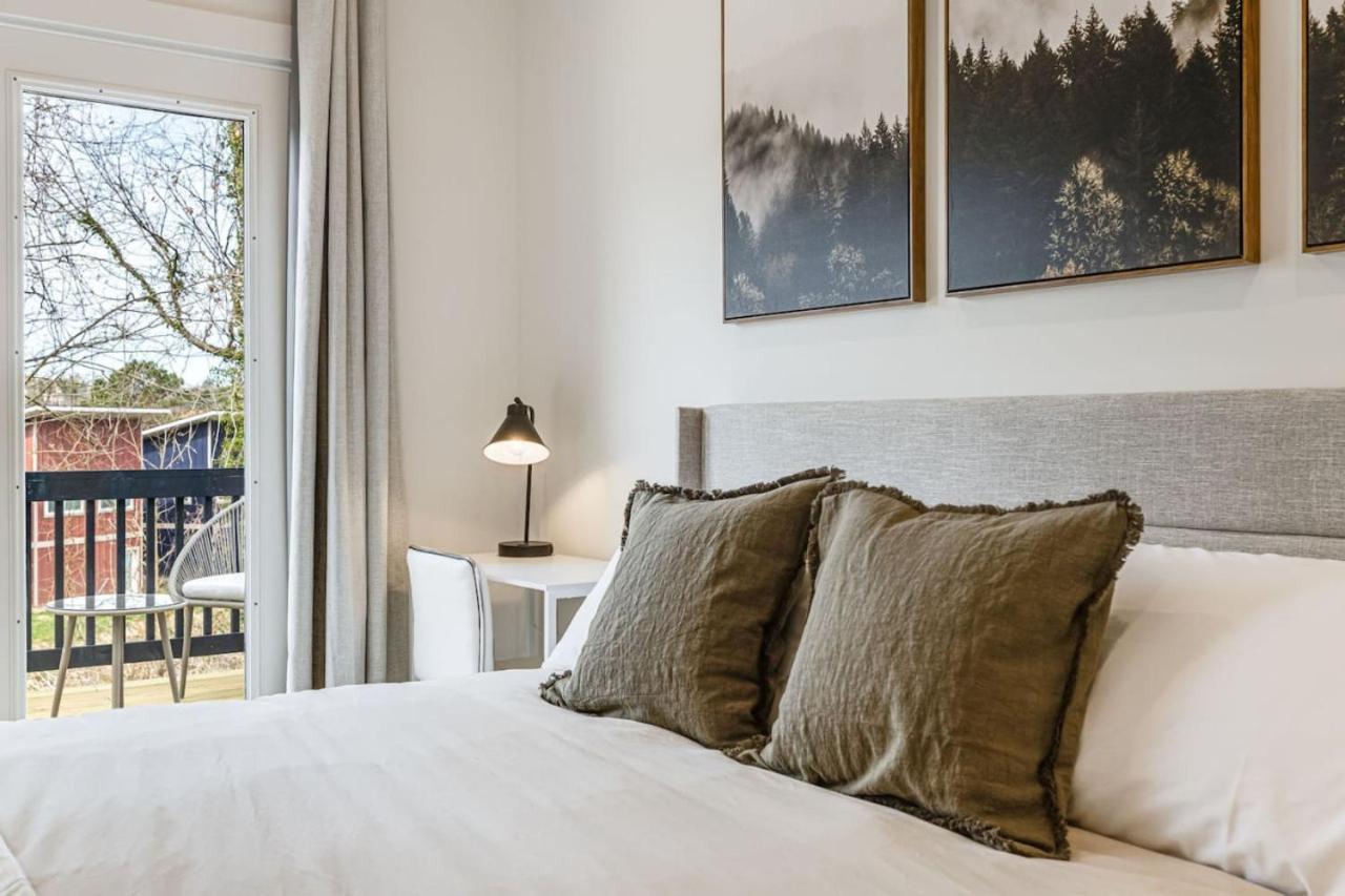 Holiday home New Designer 1 Bed Home, Walk To Biltmore Village *