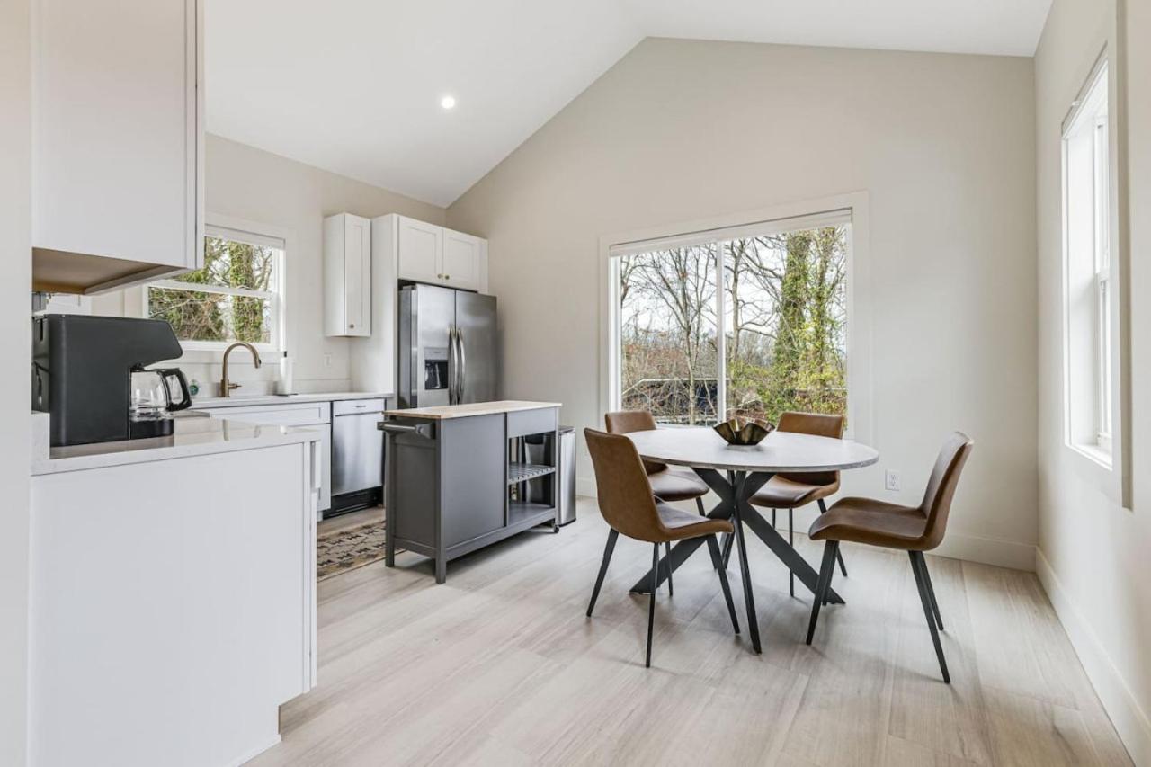 New Designer 1 Bed Home, Walk To Biltmore Village