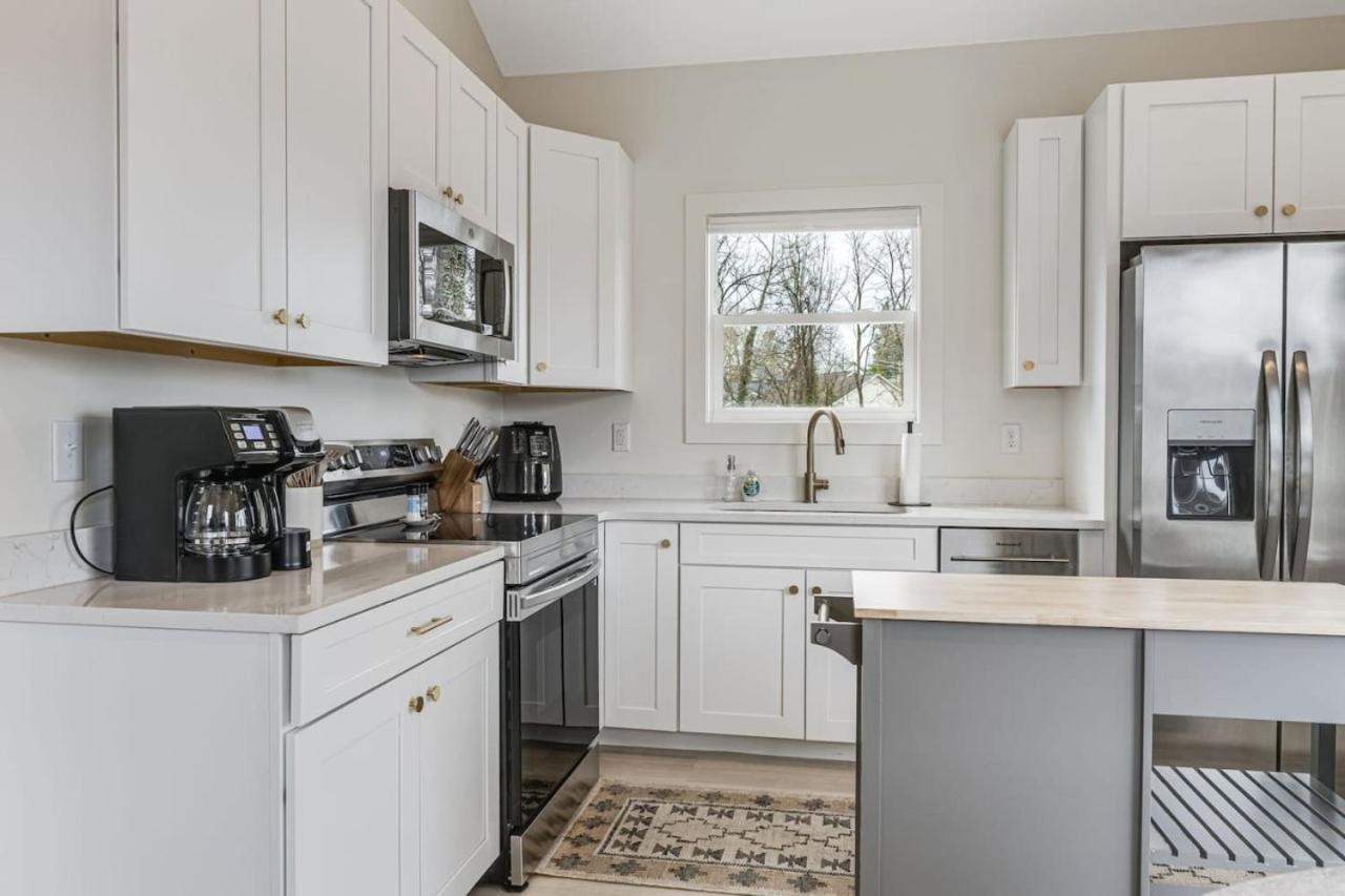 Holiday home New Designer 1 Bed Home, Walk To Biltmore Village