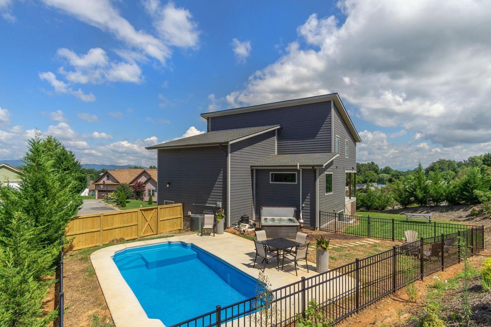 Ultra Luxurious House In The Heart Of With Private Hot Tub Holiday home *