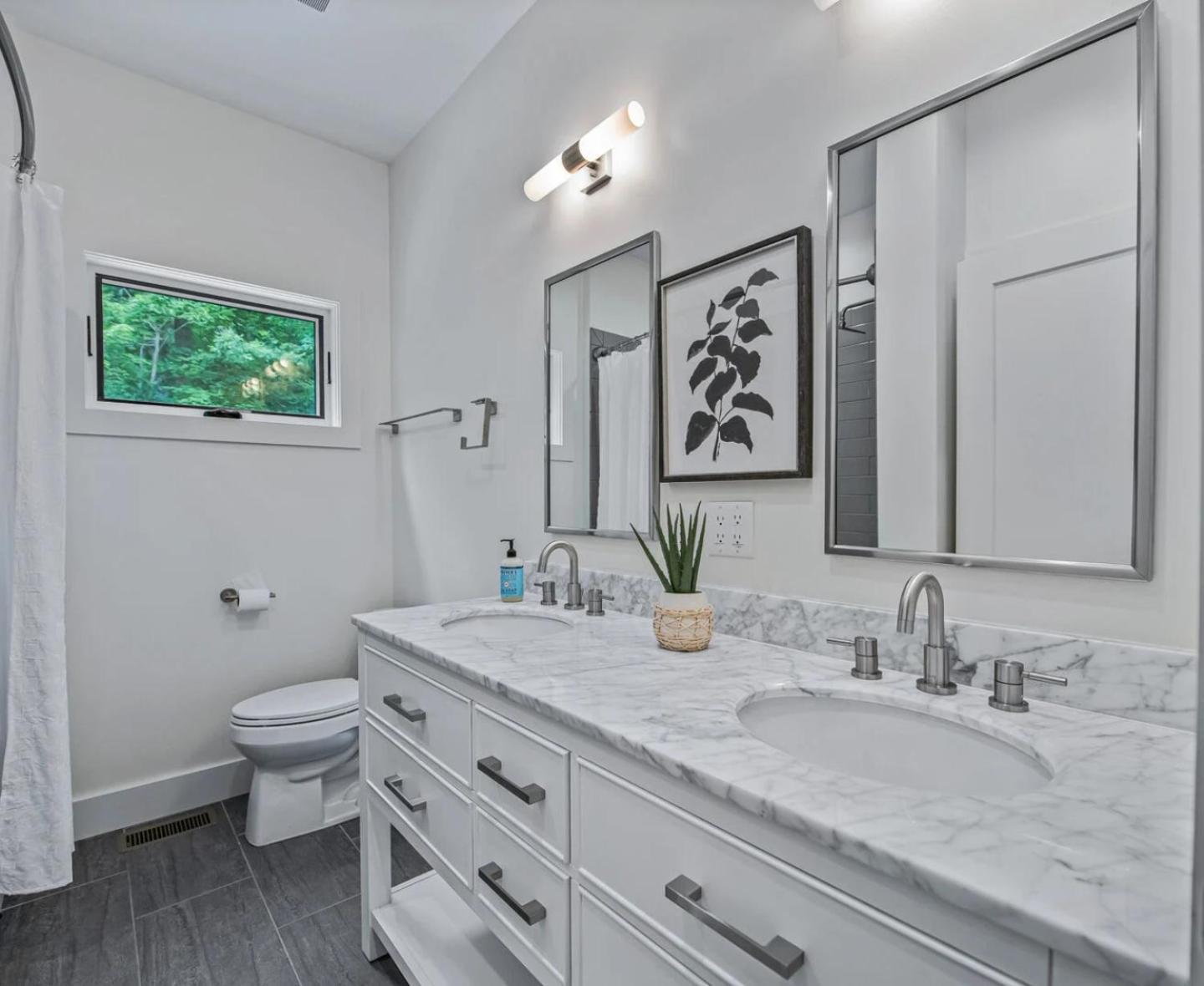 Brand New 10 Min To Downtown And Private Hot Tub And Arcade * Asheville