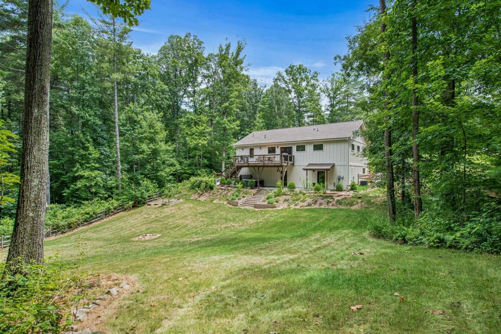 Brand New 10 Min To Downtown And Private Hot Tub And Arcade Asheville