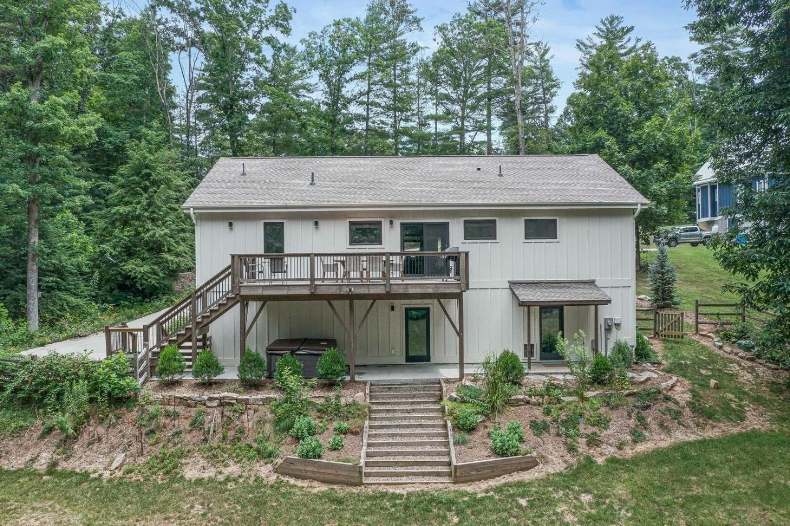 Holiday home Brand New 10 Min To Downtown And Private Hot Tub And Arcade *