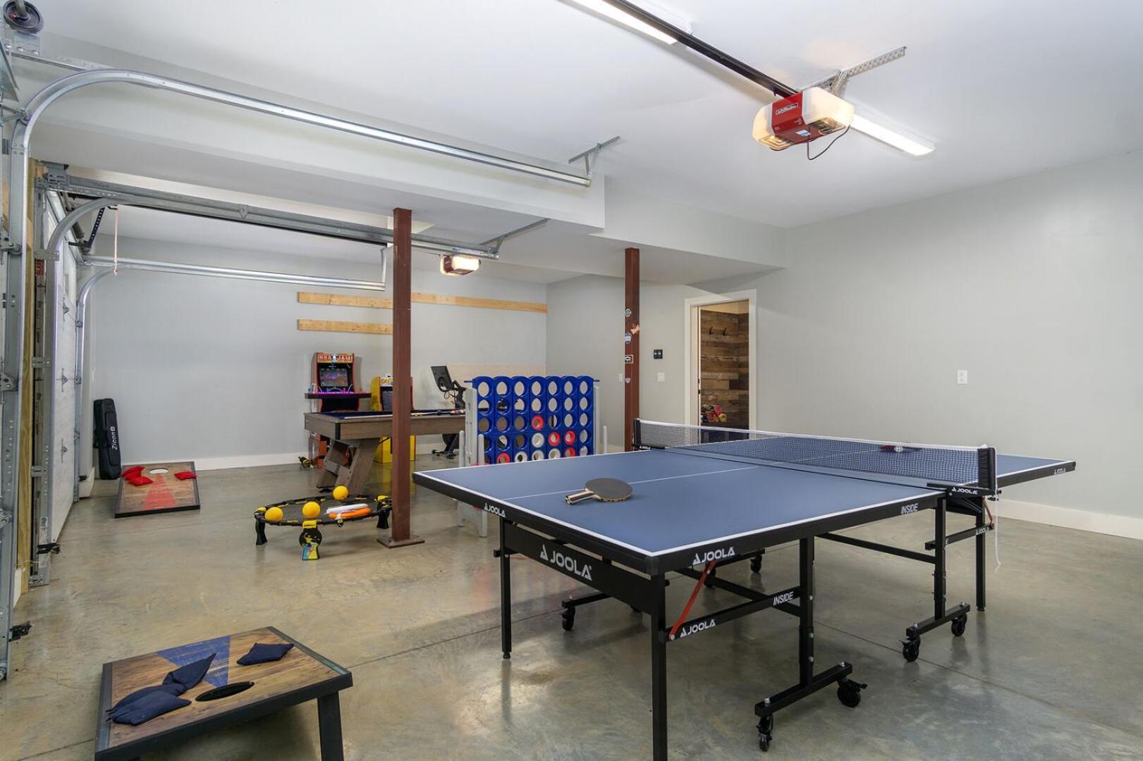 Brand New 10 Min To Downtown And Private Hot Tub And Arcade Holiday home Asheville