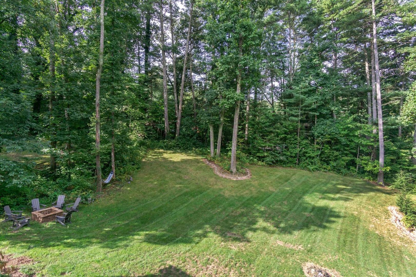 Brand New 10 Min To Downtown And Private Hot Tub And Arcade *