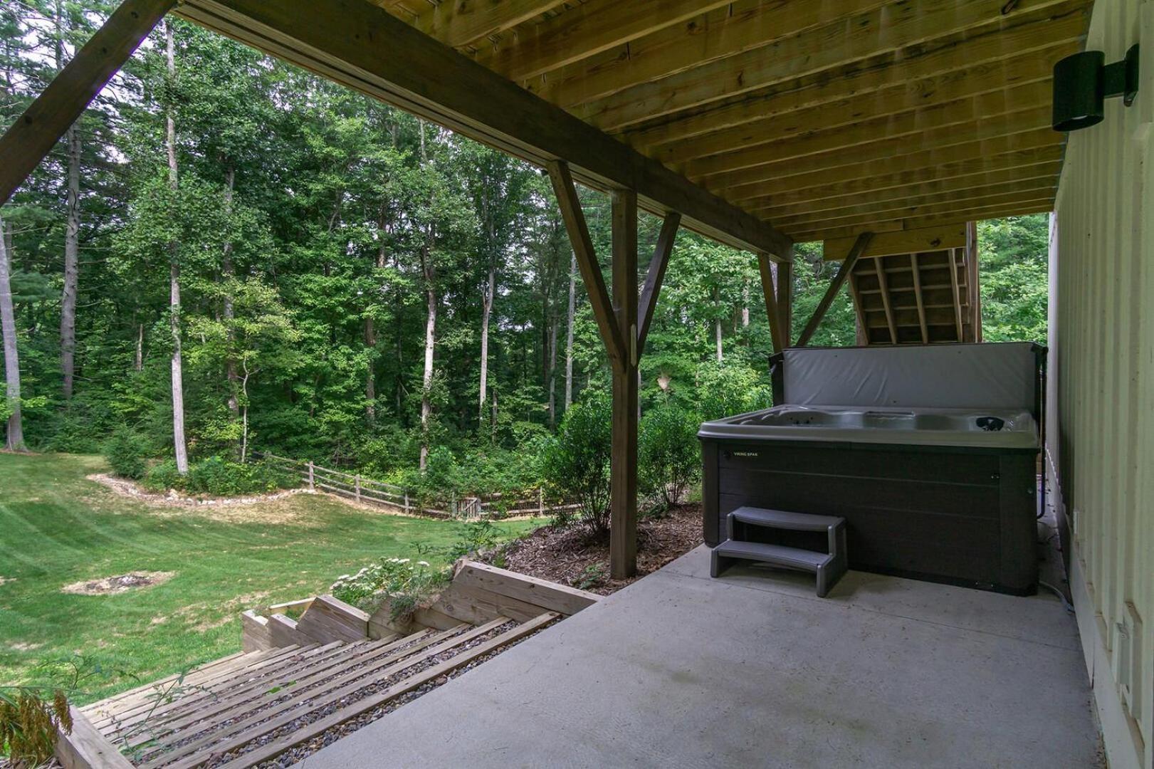 Brand New 10 Min To Downtown And Private Hot Tub And Arcade Holiday home