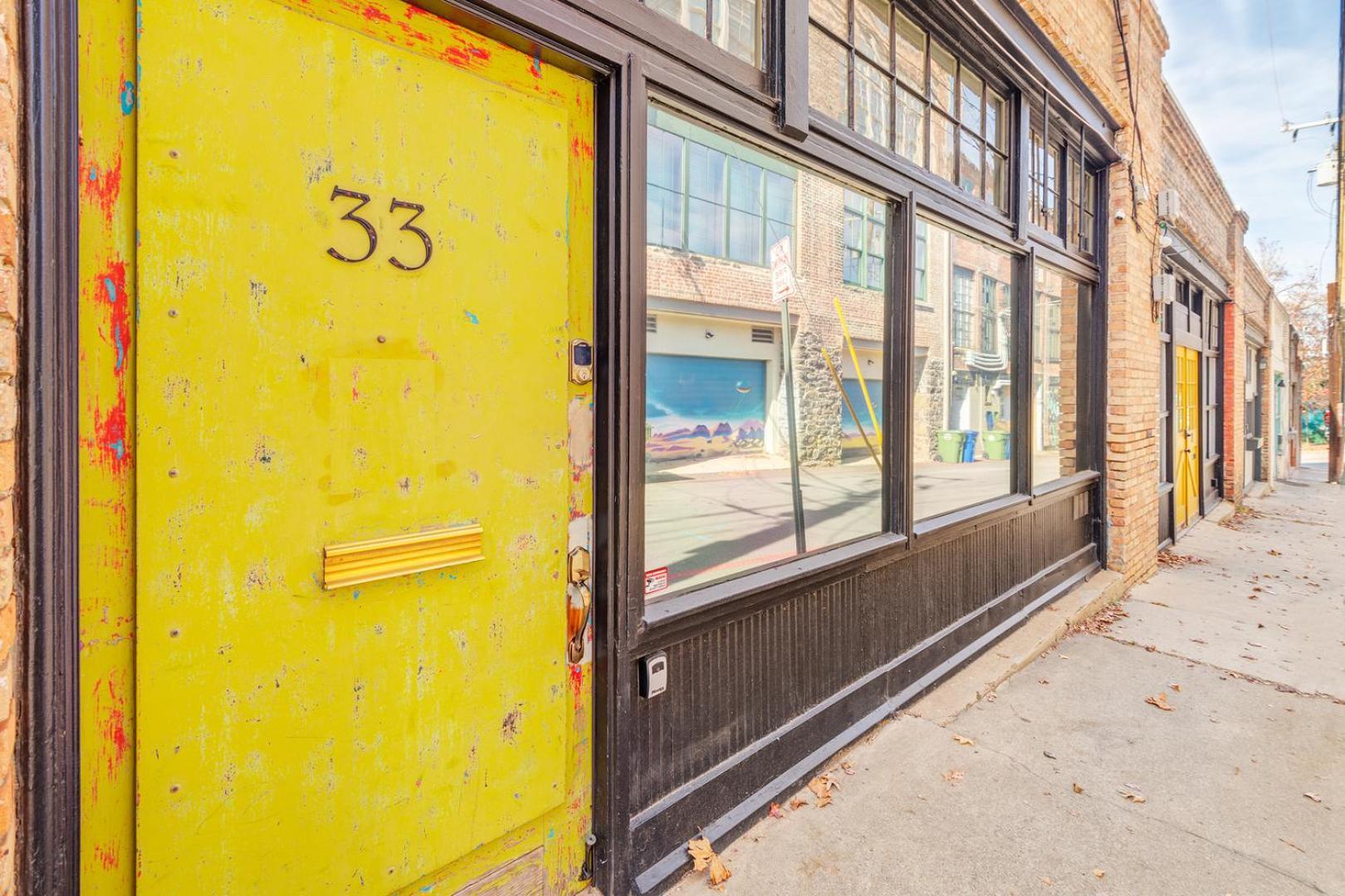 High-design Downtown Loft * Asheville