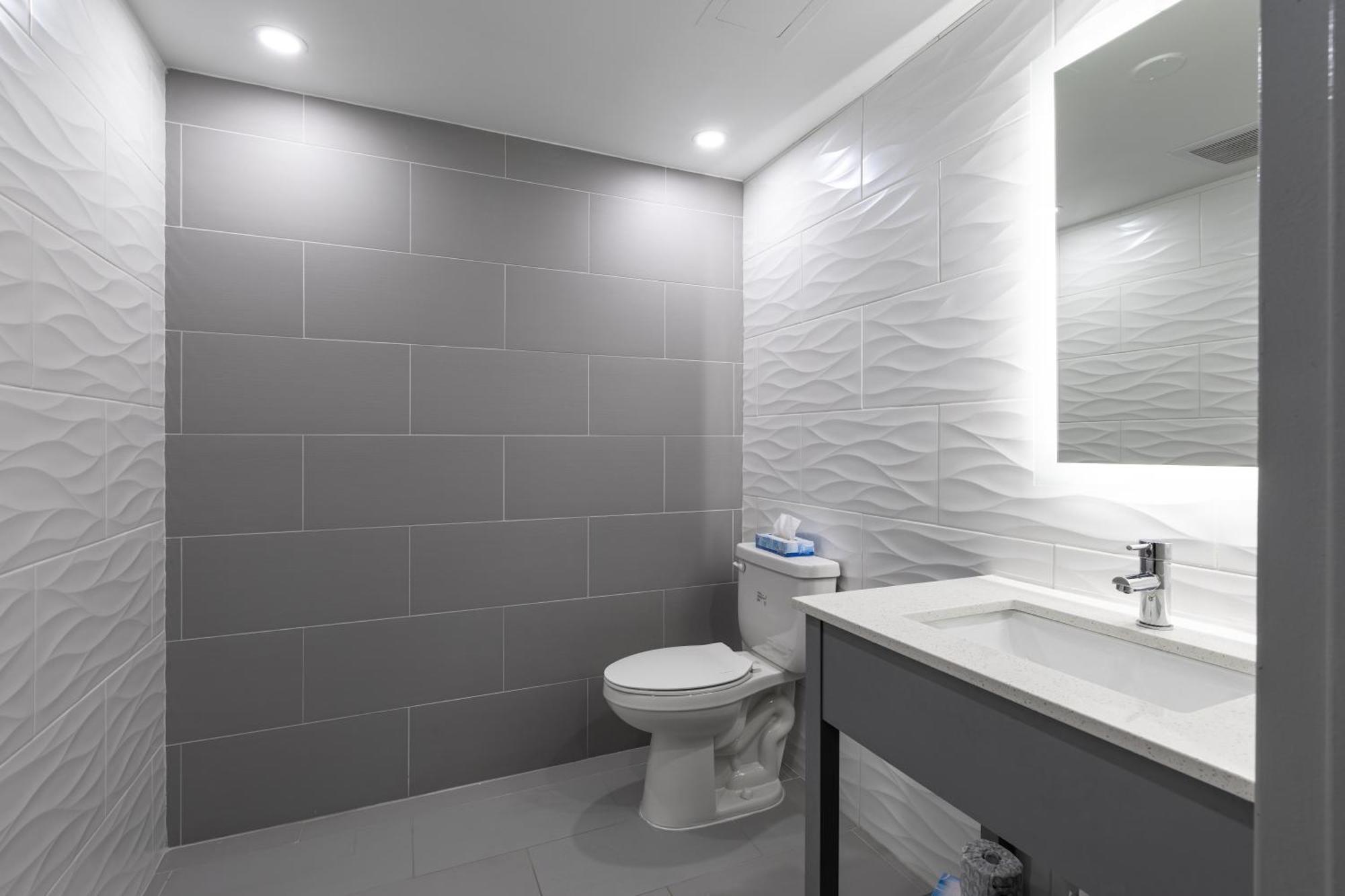 Rodeway & Near Outlet Mall - Hotel 2*
