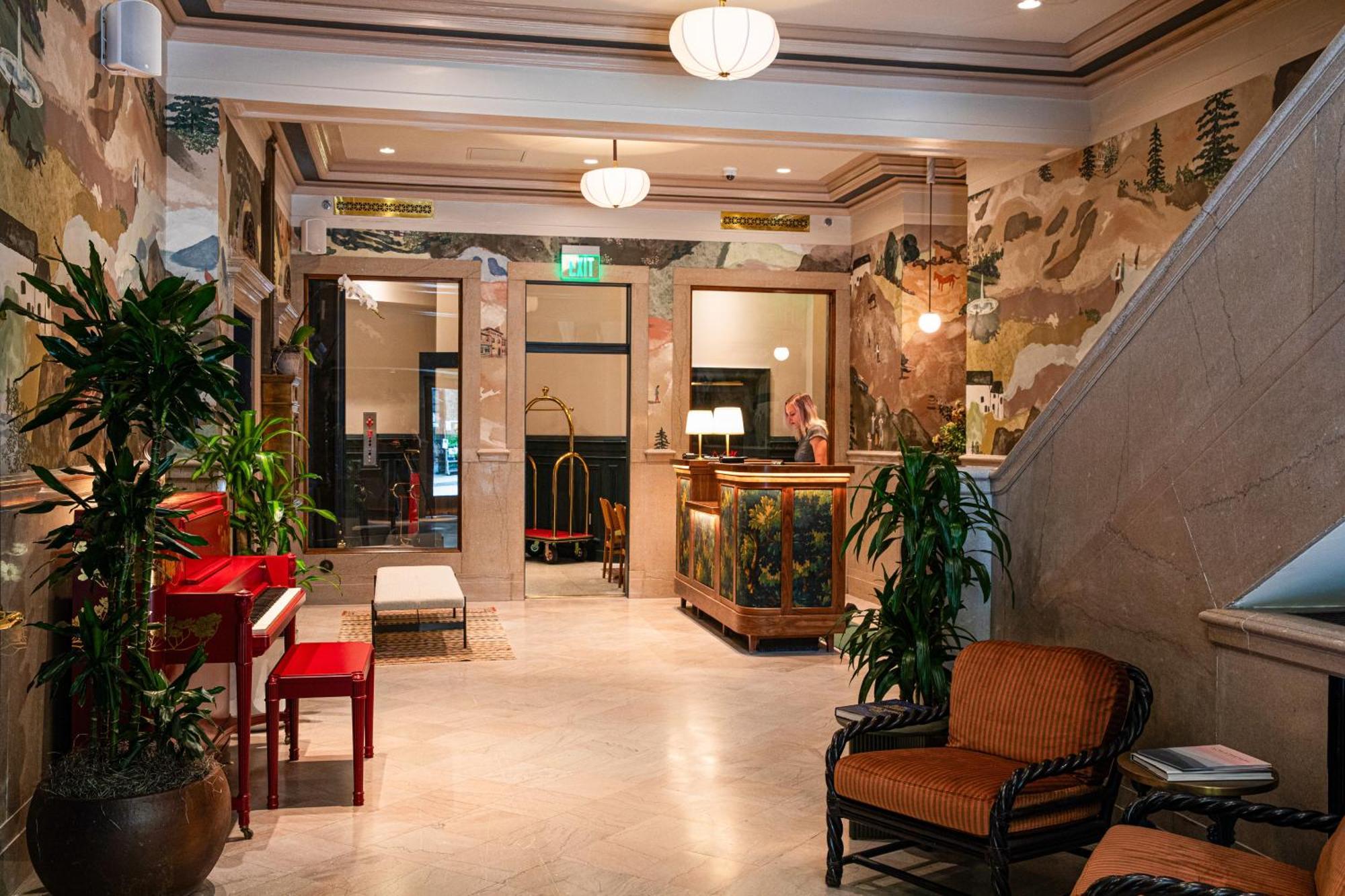 Flat Iron Hotel