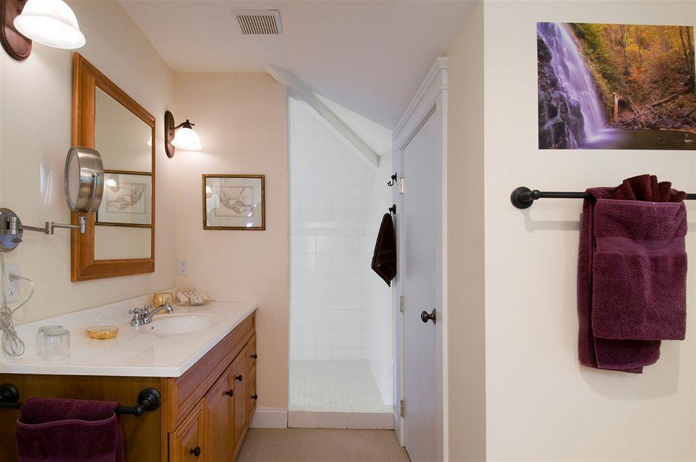 Hill House 3*