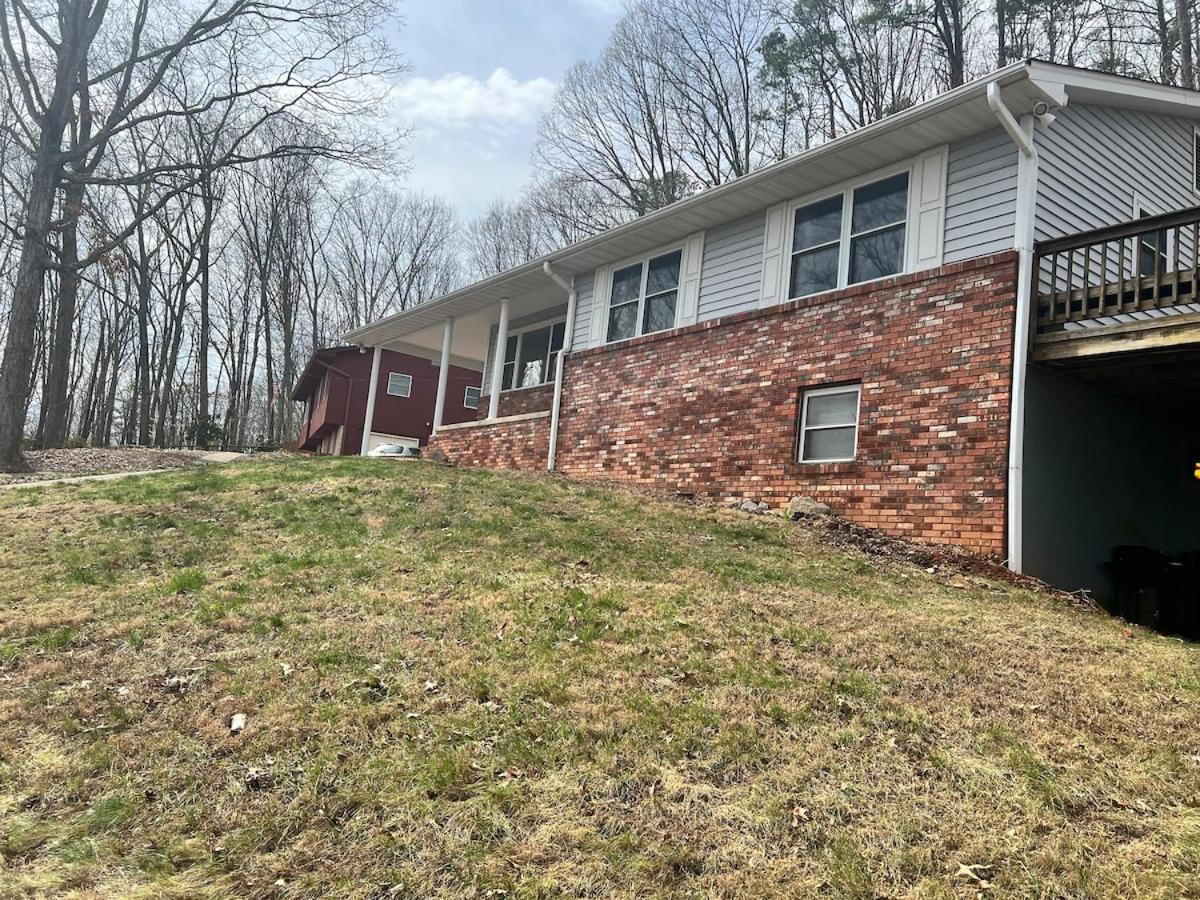 Midway Mountain Views Holiday home